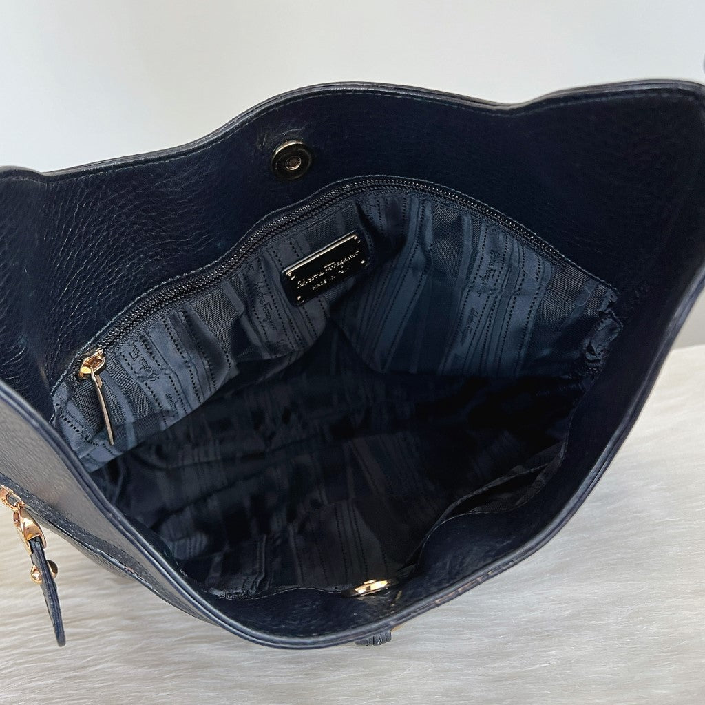 Salvatore Ferragamo Black Leather Front Detail Slouchy Shoulder Bag Excellent