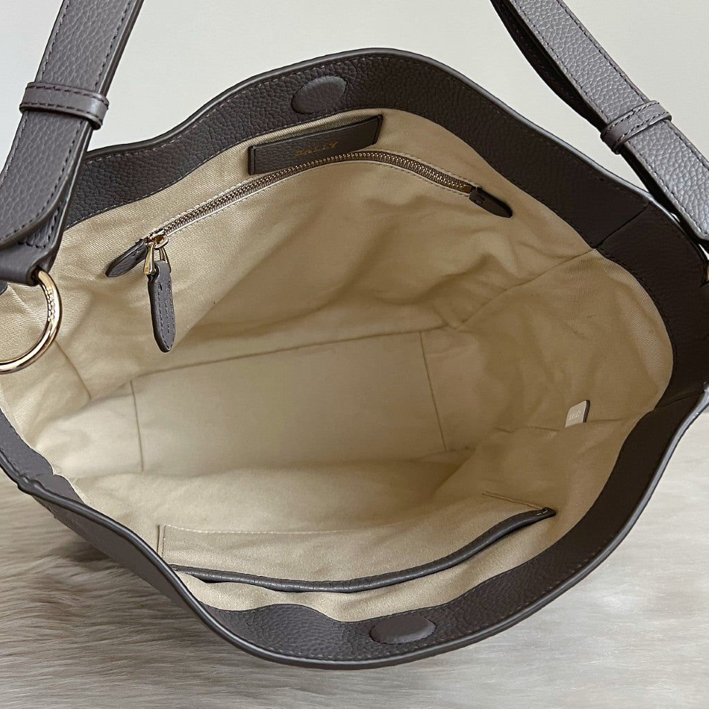 Bally Grey Leather Slouchy Bucket Shoulder Bag Like New