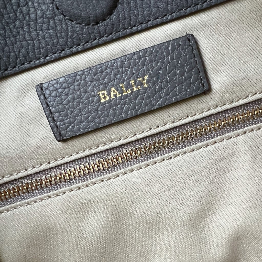 Bally Grey Leather Slouchy Bucket Shoulder Bag Like New