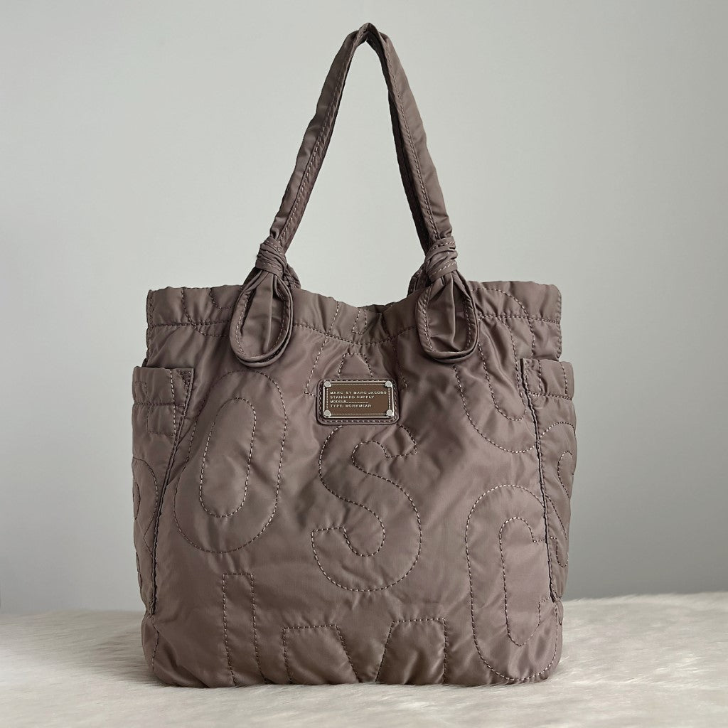 Marc Jacobs Taupe Quilted Nylon Carryall Shoulder Bag Excellent