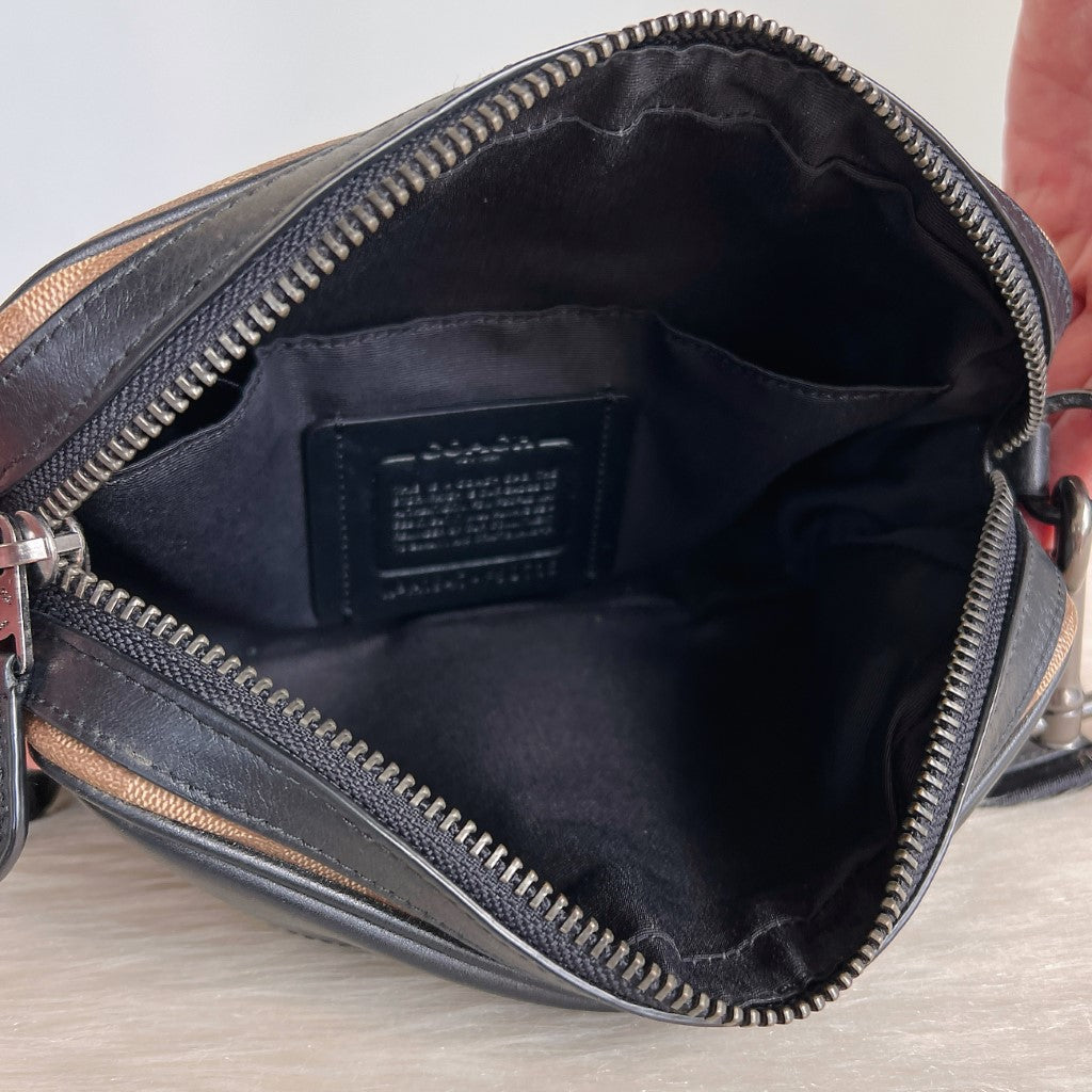 Coach Black Leather Monogram Unisex Crossbody Shoulder Bag Excellent