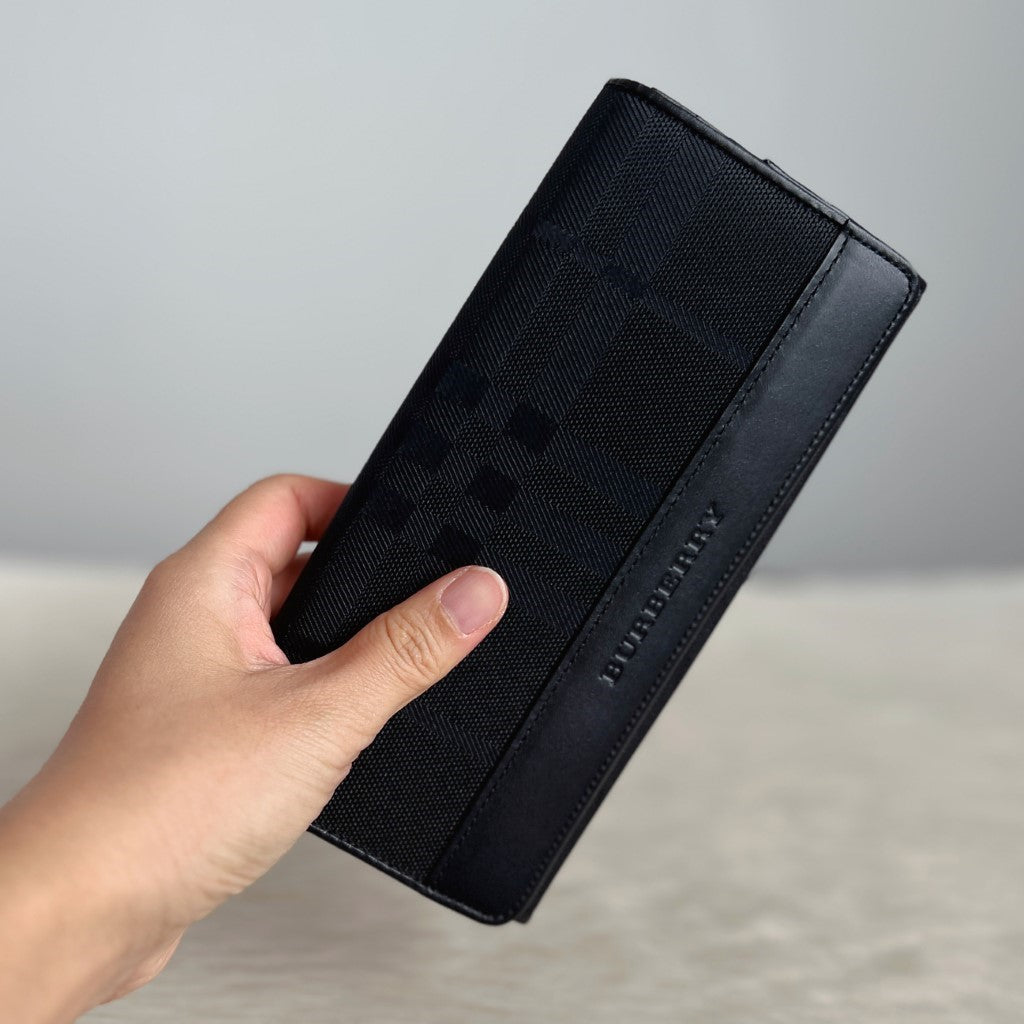 Burberry Black Leather Jacquard Classic Zipped Compartment Long Wallet Like New