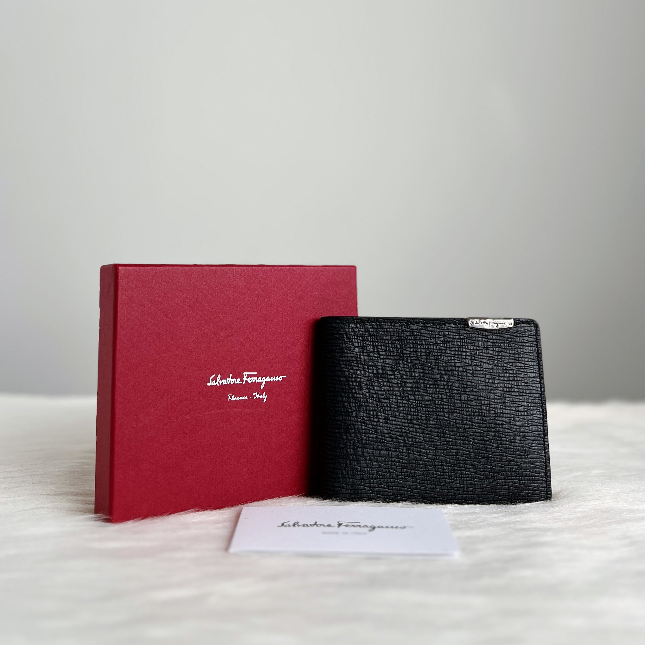 Salvatore Ferragamo Black Leather Bi-Fold Unisex Wallet Like New