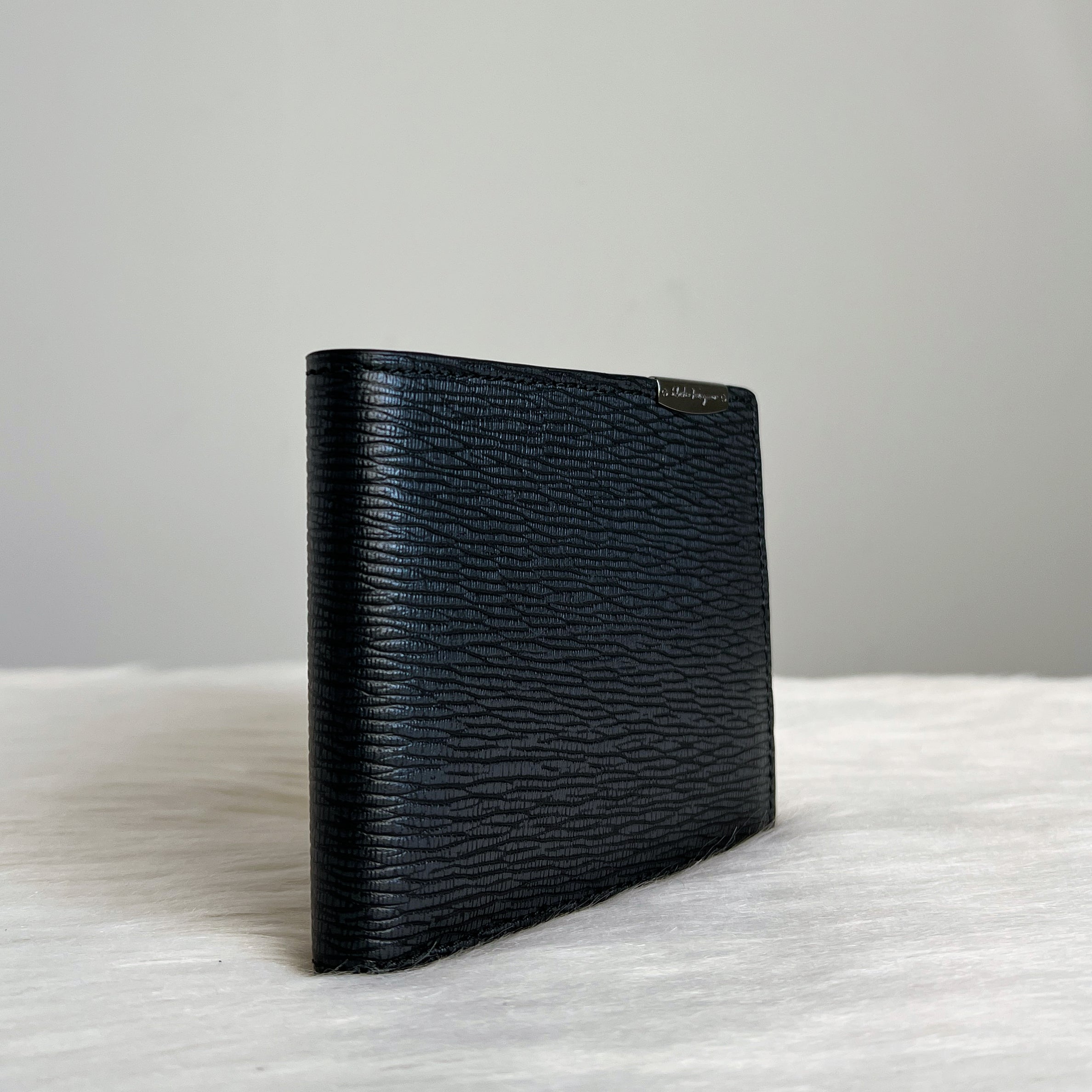 Salvatore Ferragamo Black Leather Bi-Fold Unisex Wallet Like New