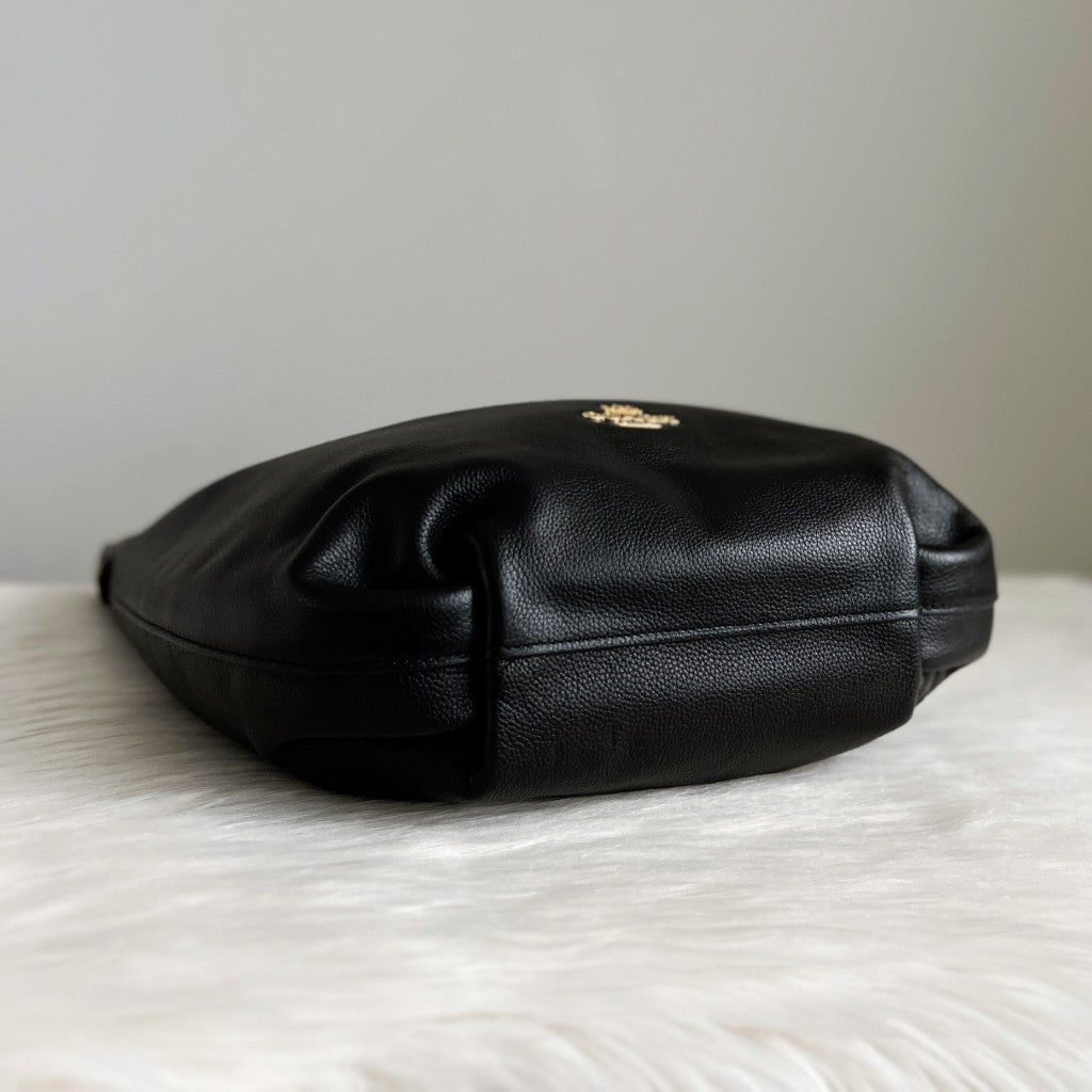 Coach Black Leather Slouchy Front Logo Shoulder Bag Like New