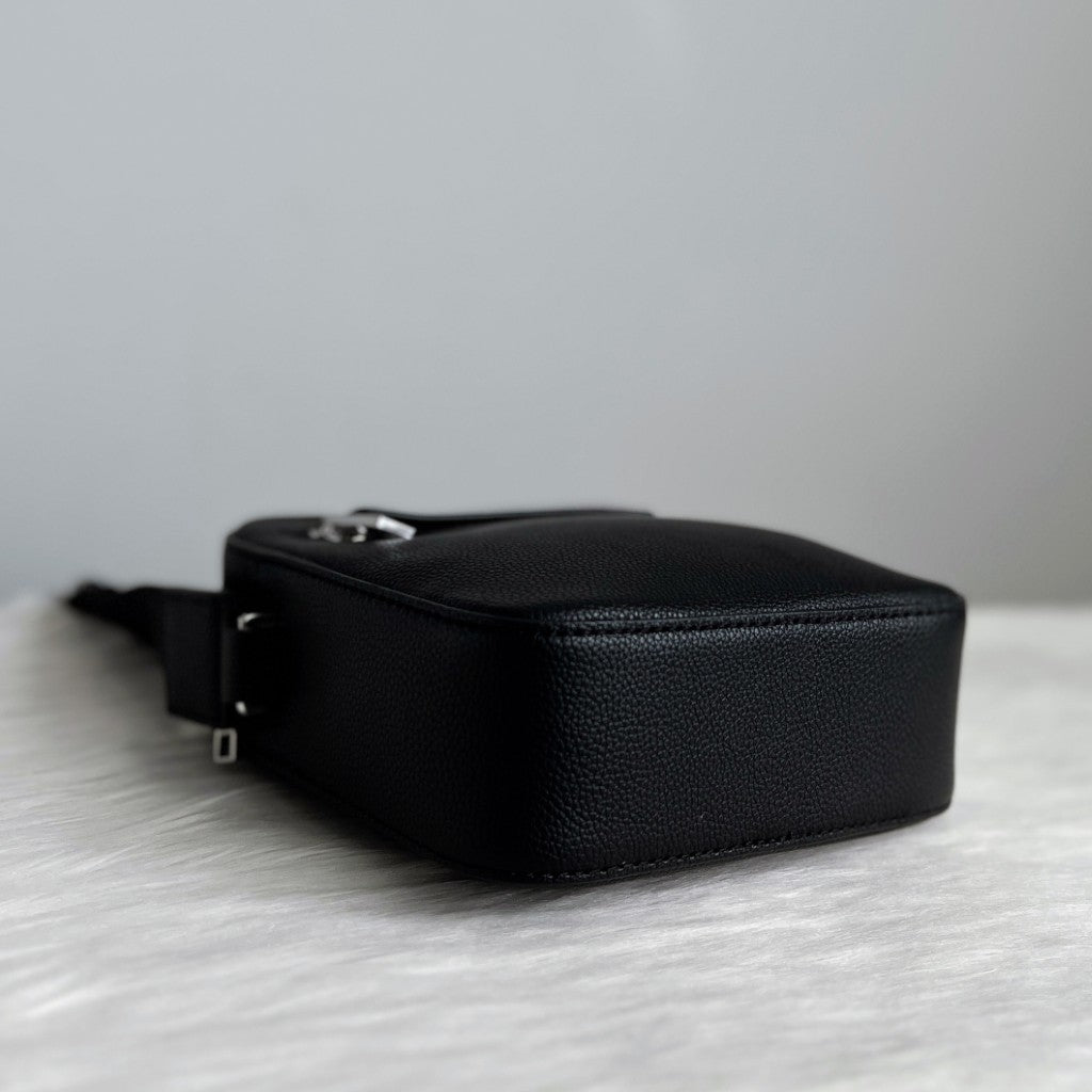 Hugo Boss Black Leather Front Zip Detail Unisex Crossbody Shoulder Bag New with Tags