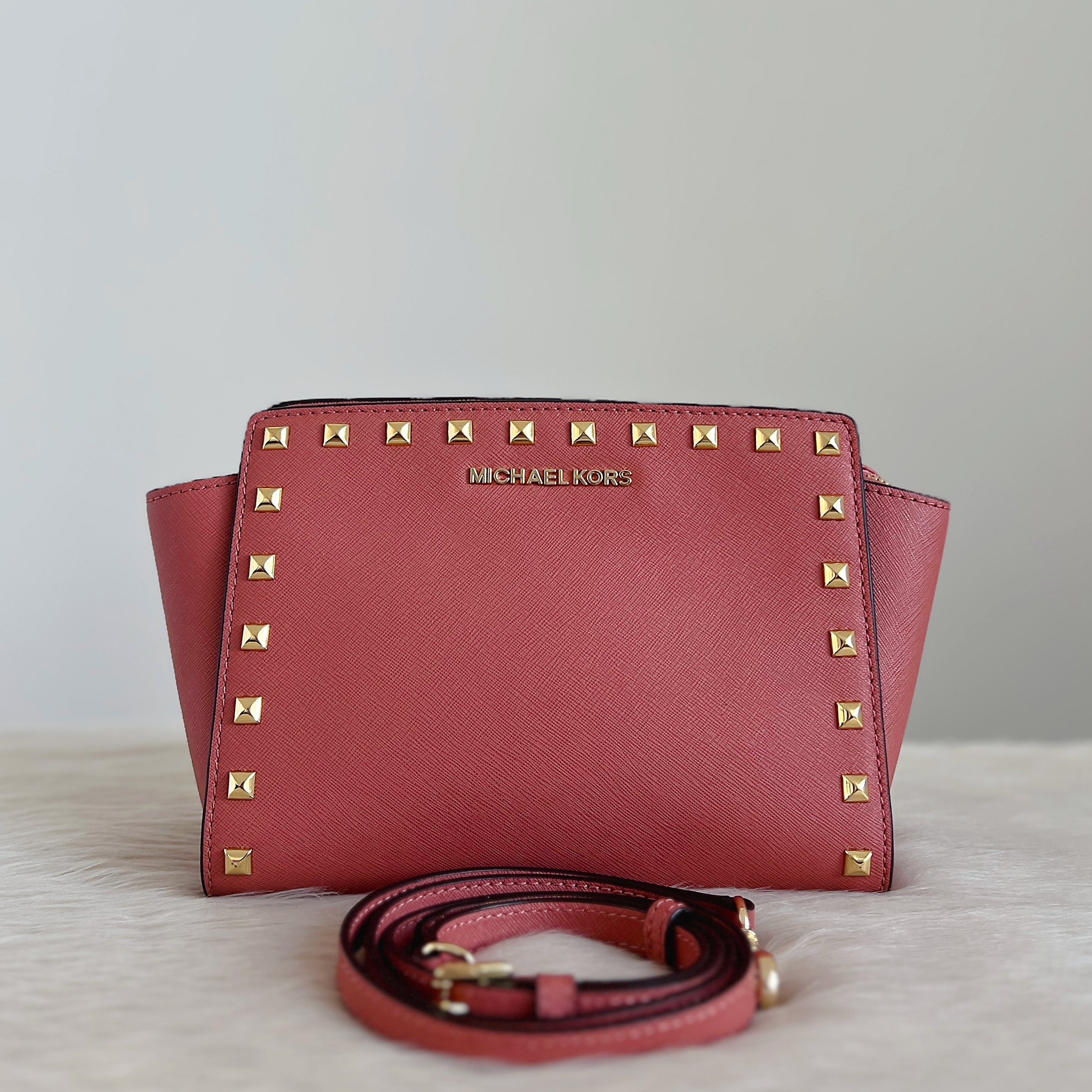 Michael Kors Rose Leather Selma Studded Crossbody Shoulder Bag Like New