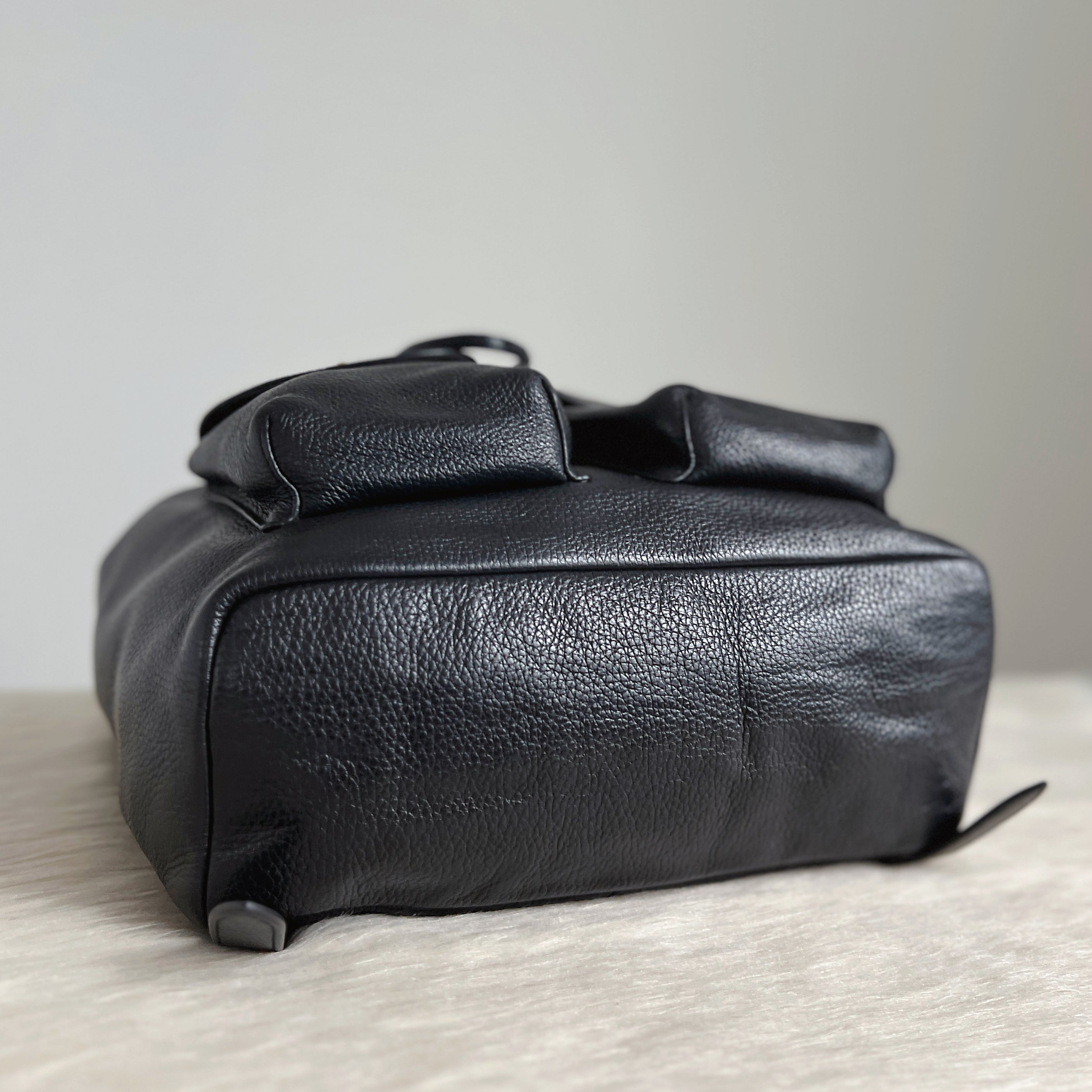 Coach Black Leather Turn Lock Pocket Drawstring Backpack Excellent