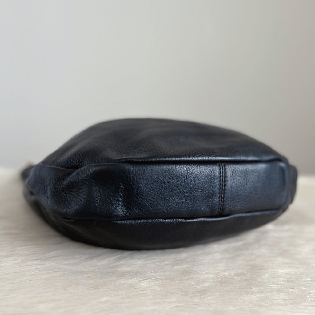 Marc Jacobs Black Leather Front Logo Slouchy 2 Way Shoulder Bag