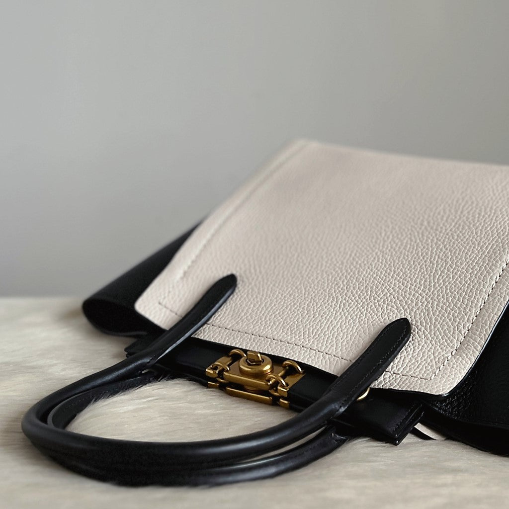 Coach Two Tone Pebble Leather Turn Lock Detail 2 Way Shoulder Bag Like New