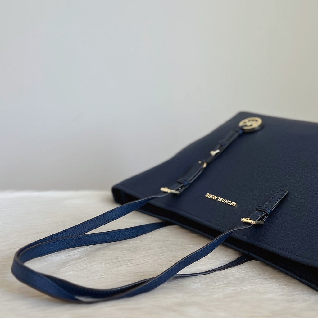 Michael Kors Navy Saffiano Leather Front Logo Carryall Shoulder Bag Excellent
