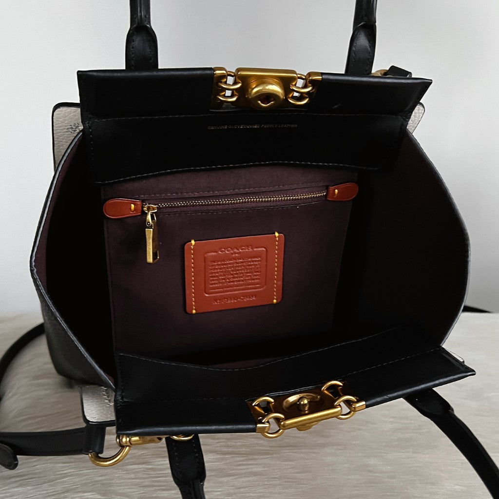 Coach Two Tone Pebble Leather Turn Lock Detail 2 Way Shoulder Bag Like New