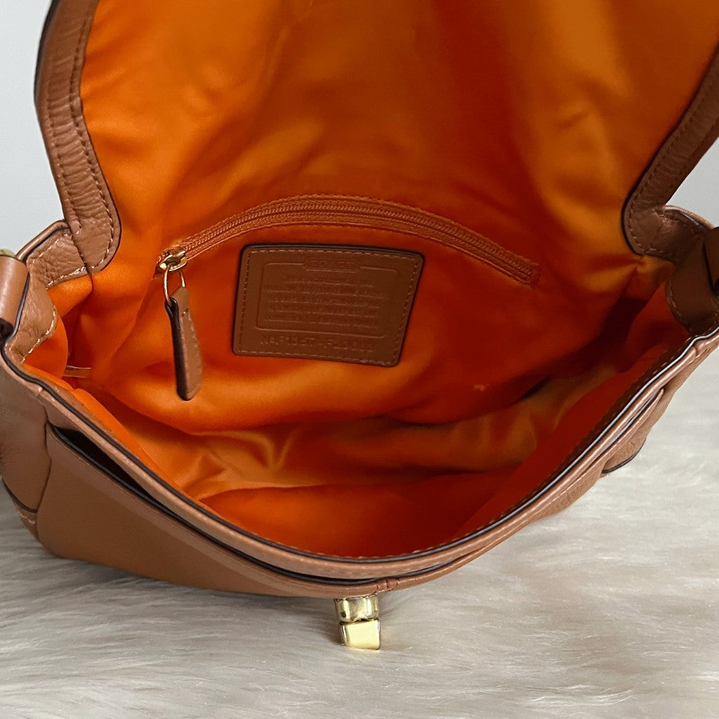 Coach Caramel Leather Turn Lock Crossbody Shoulder Bag Excellent