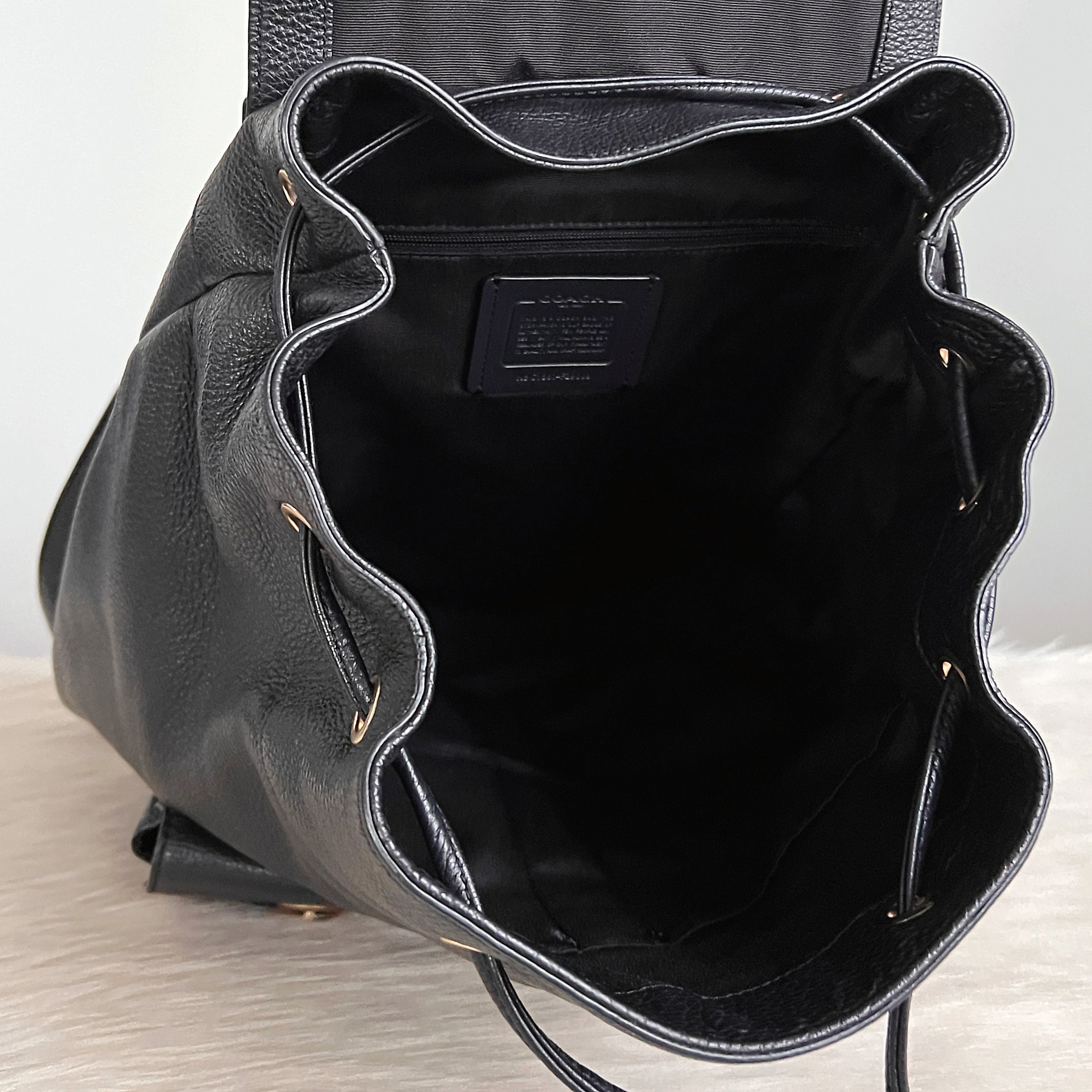 Coach Black Leather Turn Lock Pocket Drawstring Backpack Excellent