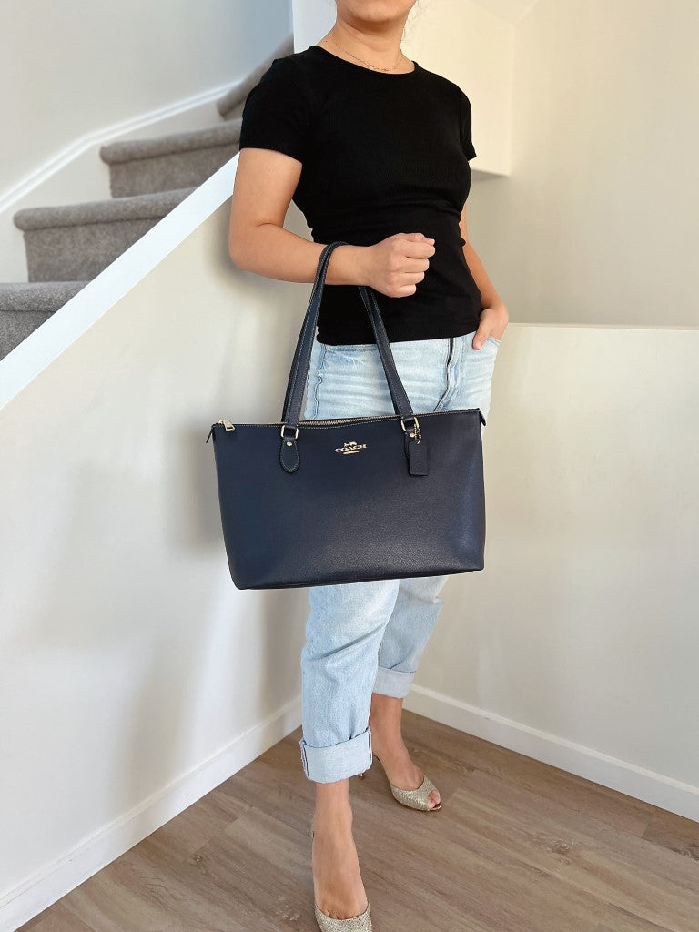 Coach Navy Leather Front Logo Carryall Career Shoulder Bag Like New