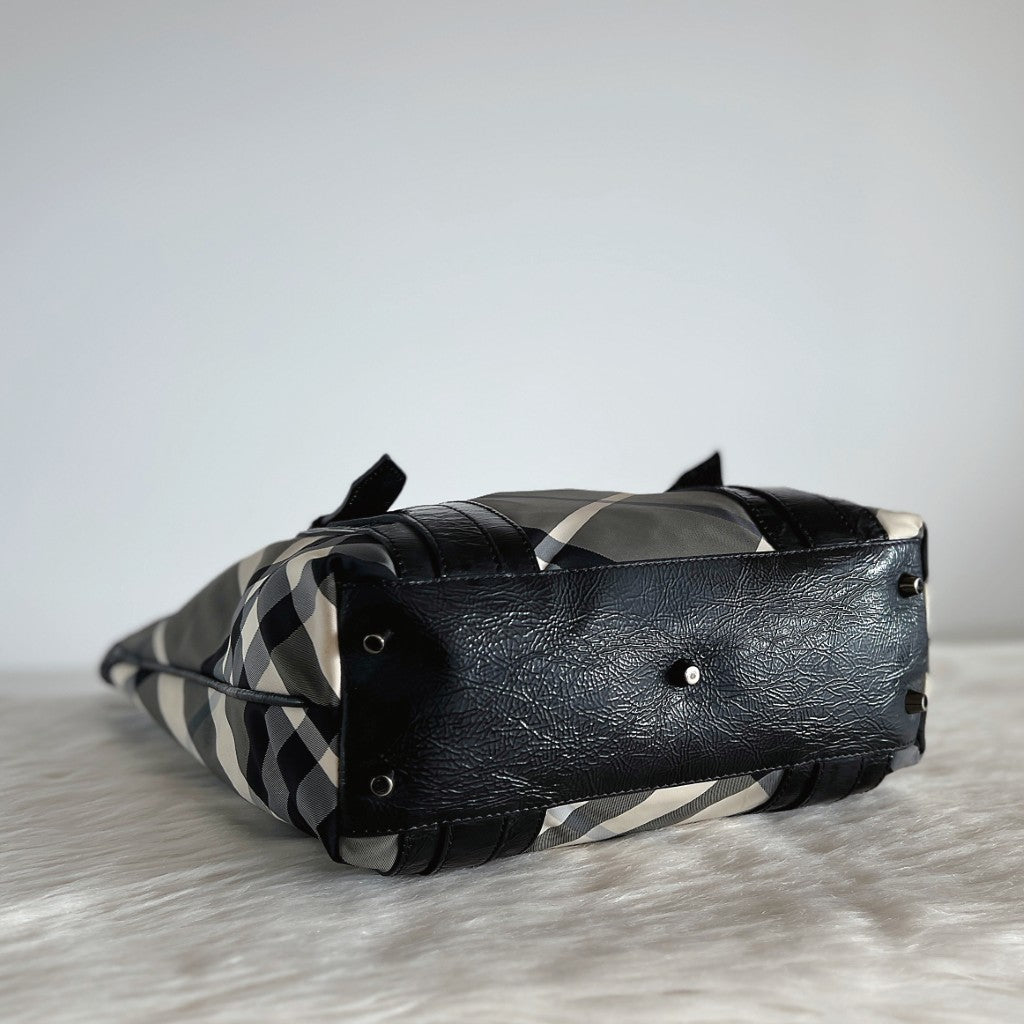 Burberry Patent Black Leather Signature Pattern Patchwork Shoulder Bag Excellent