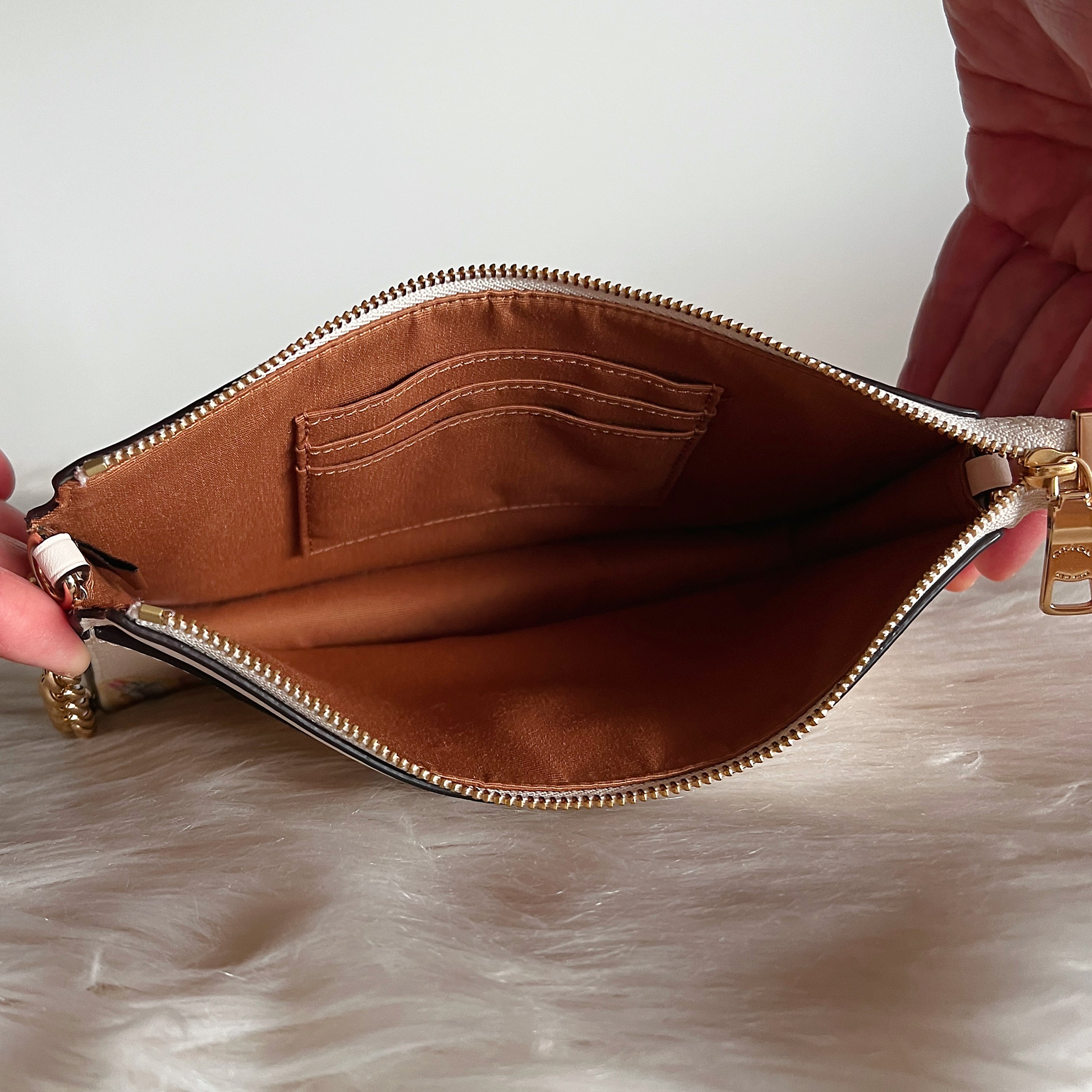 Coach Creamy Leather Lipstick Pattern Front Logo Small Shoulder Bag Like New