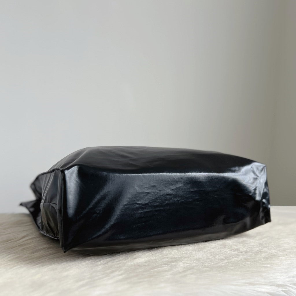 Gucci Black Front Logo Oversized Book Tote Bag New with Tags