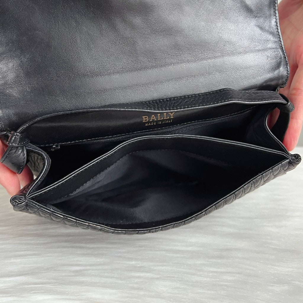 Bally Black Leather Quilited Front Logo Crossbody Shoulder Bag Excellent