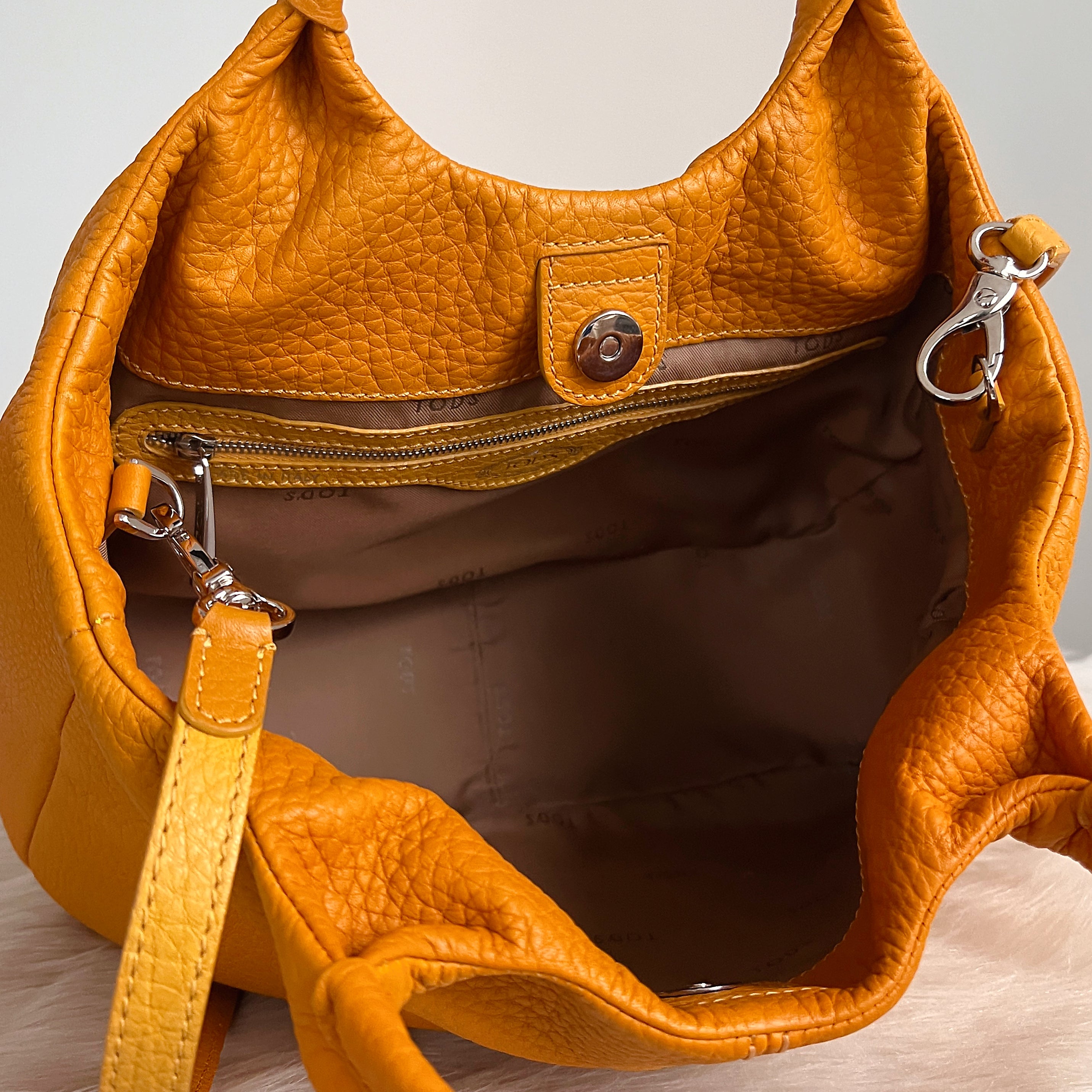 Tod's Mustard Leather Front Logo Slouchy 2 Way Shoulder Bag Excellent