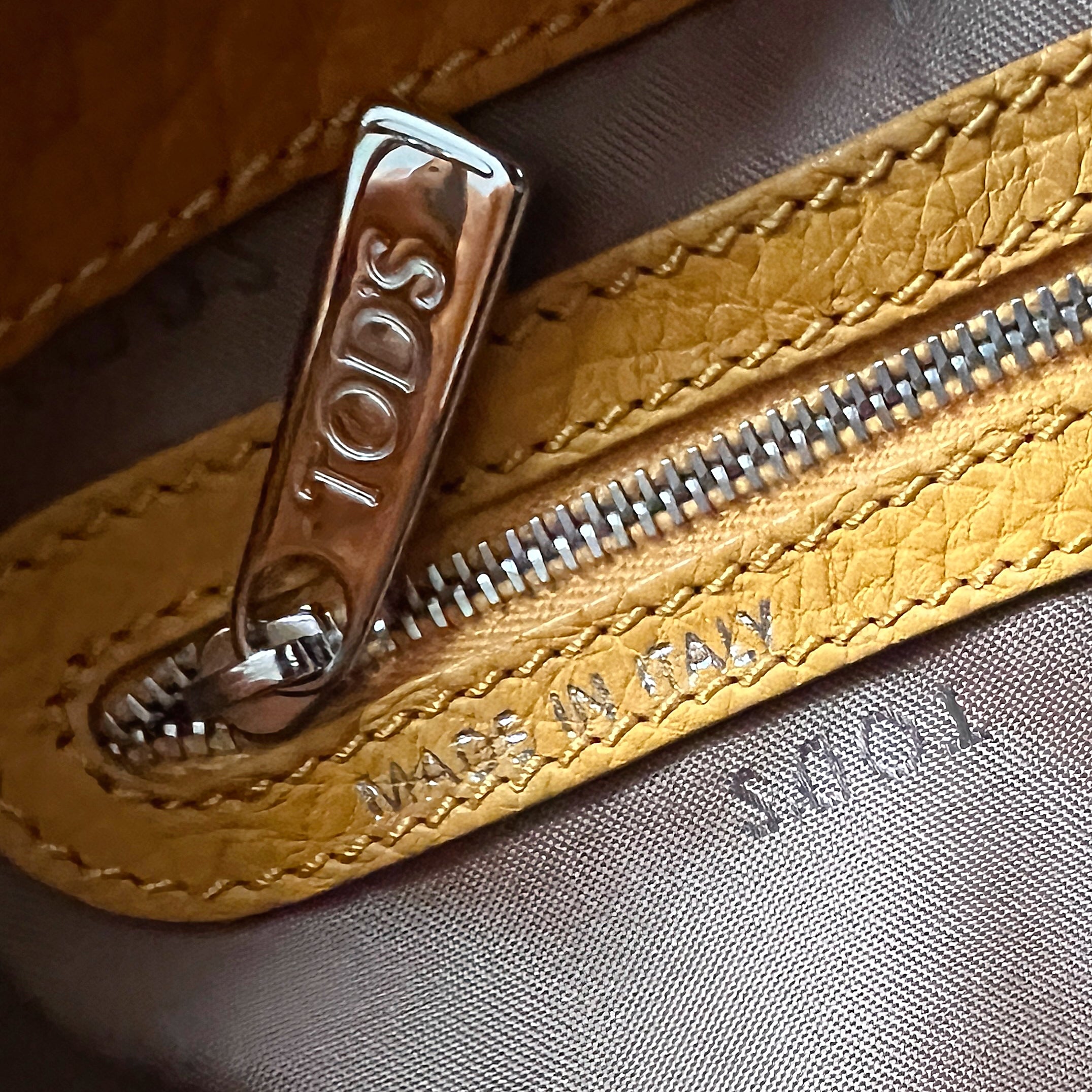 Tod's Mustard Leather Front Logo Slouchy 2 Way Shoulder Bag Excellent