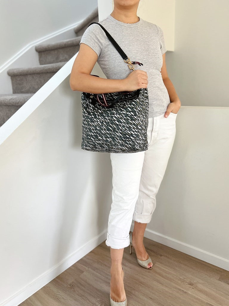 Bally Black Leather Front Zip Pocket Large 2 Way Shoulder Bag Excellent