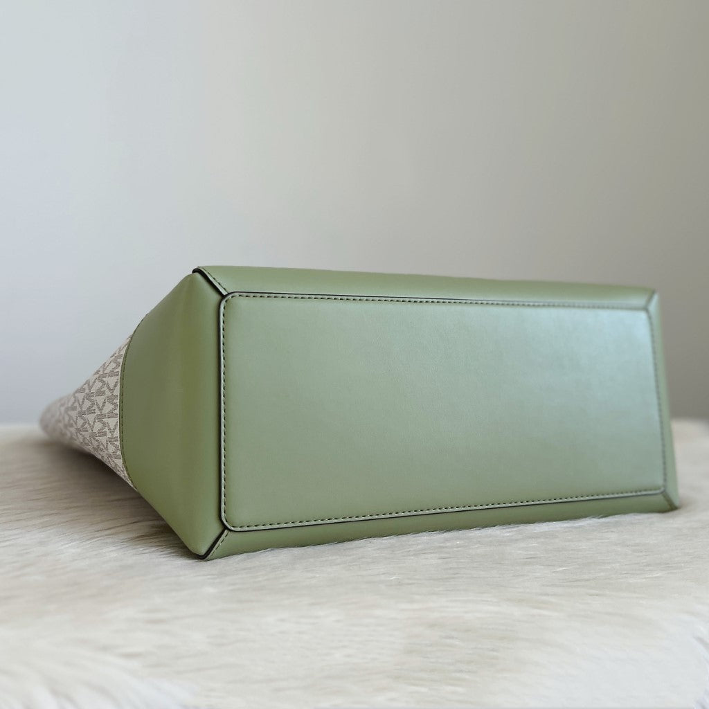 Michael Kors Light Green Leather Monogram Carryall Shoulder Bag Like New