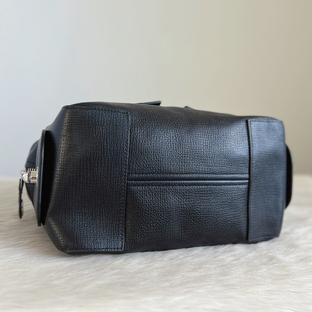Marc Jacobs Black Leather Studded Detail Shoulder Bag Excellent