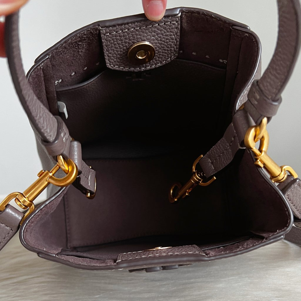 Tory Burch Taupe Leather Front Logo Bucket 2 Way Shoulder Bag Excellent