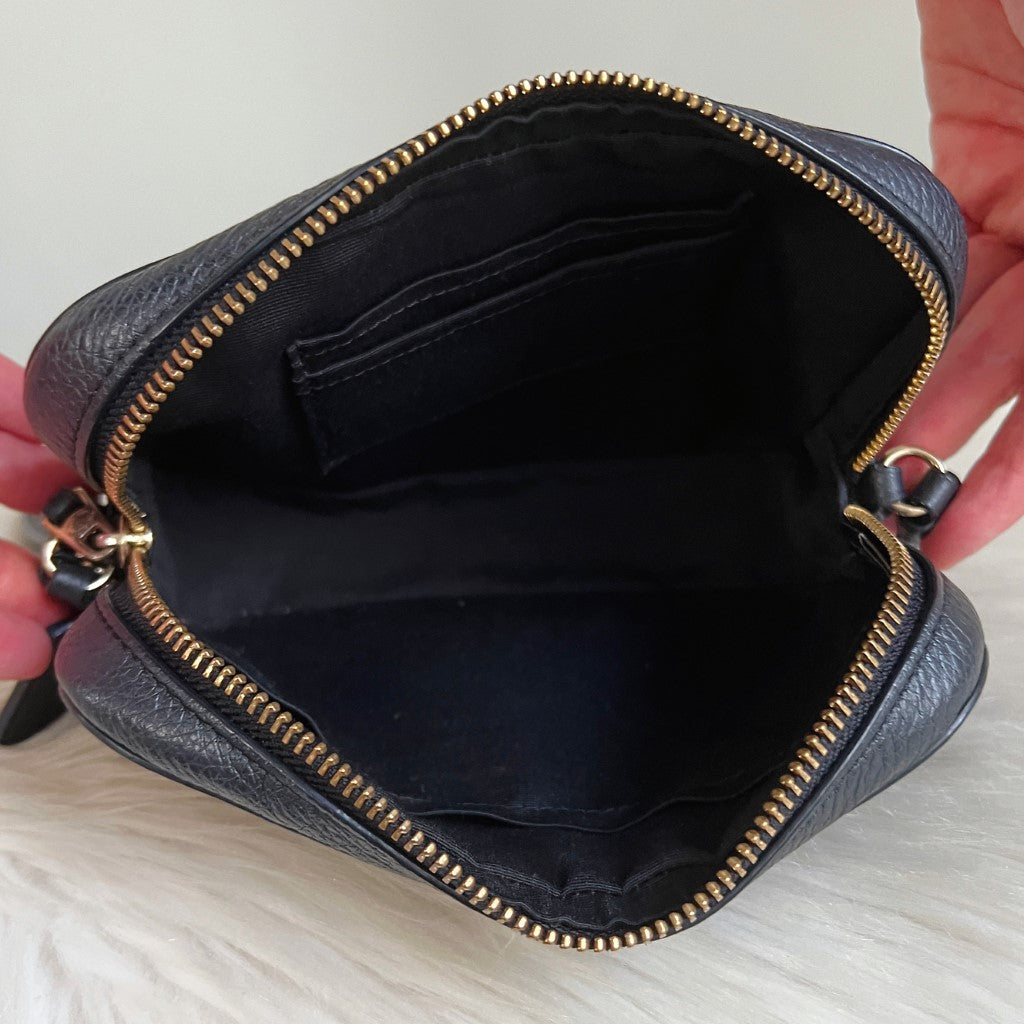 Coach Black Leather Front Logo Small Crossbody Shoulder Bag Excellent