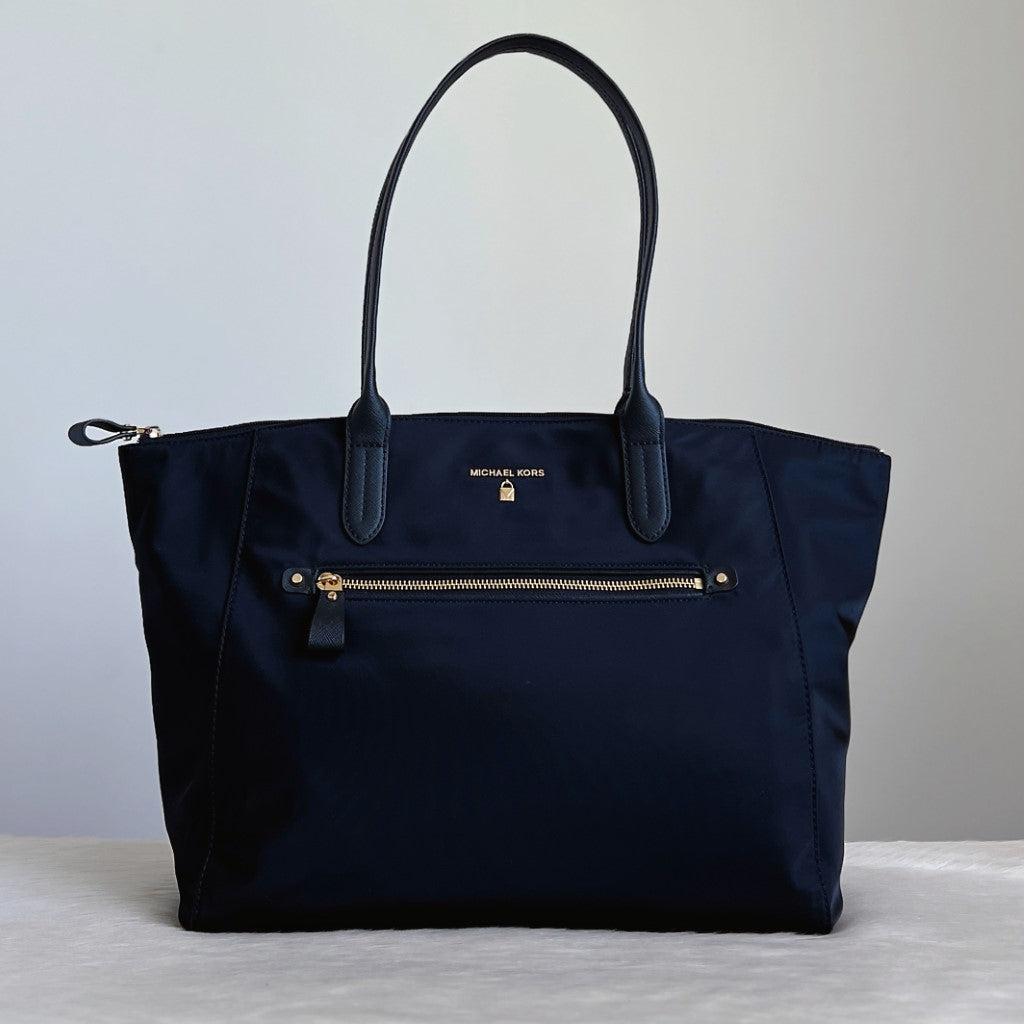 Michael Kors Black Front Zip Pocket Carryall Shoulder Bag Like New