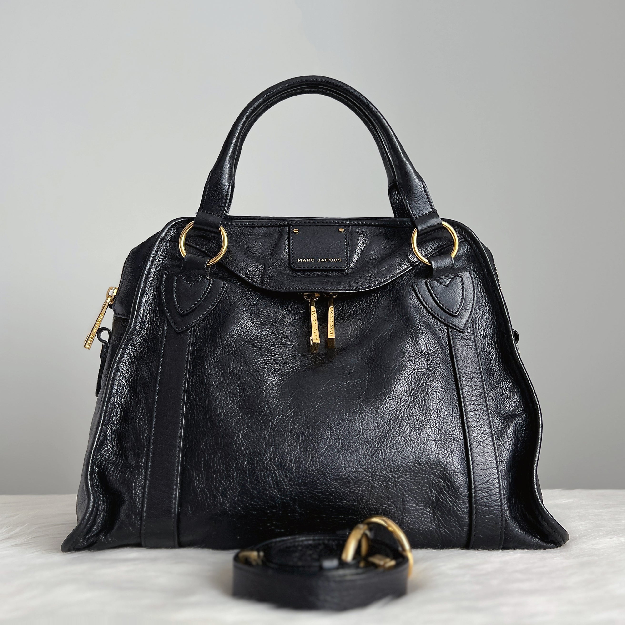 Marc Jacobs Black Leather Front Logo 2 Way Shoulder Bag Excellent