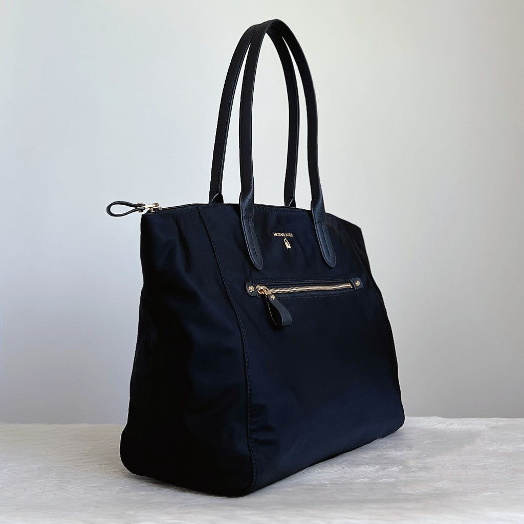 Michael Kors Black Front Zip Pocket Carryall Shoulder Bag Like New