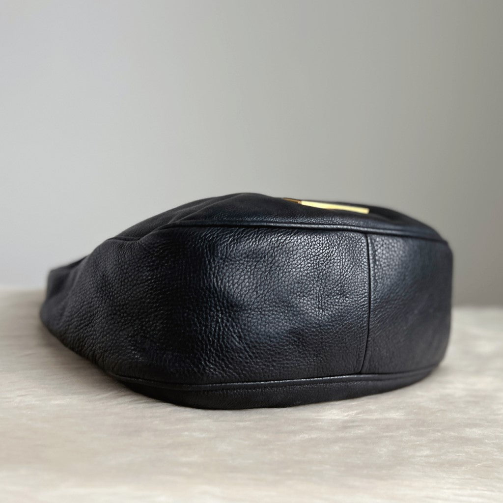 Marc Jacobs Black Leather Front Logo Slouchy 2 Way Shoulder Bag