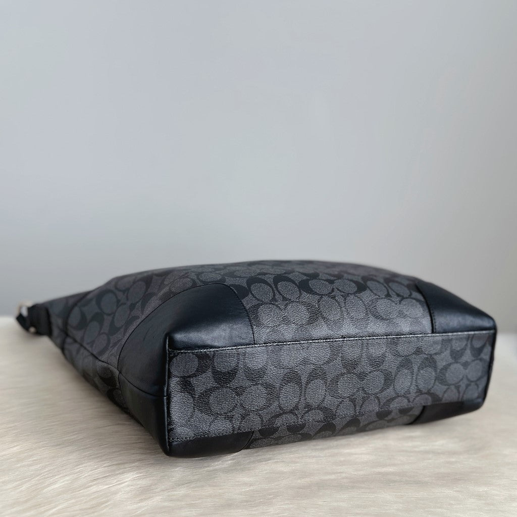 Coach Black Leather Monogram Unisex Large Crossbody Shoulder Bag Like New