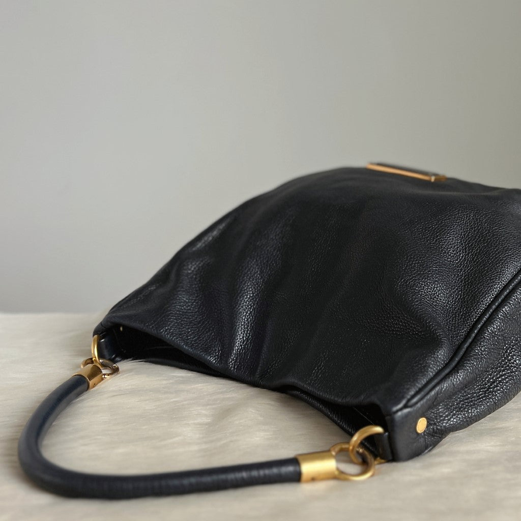 Marc Jacobs Black Leather Front Logo Slouchy 2 Way Shoulder Bag