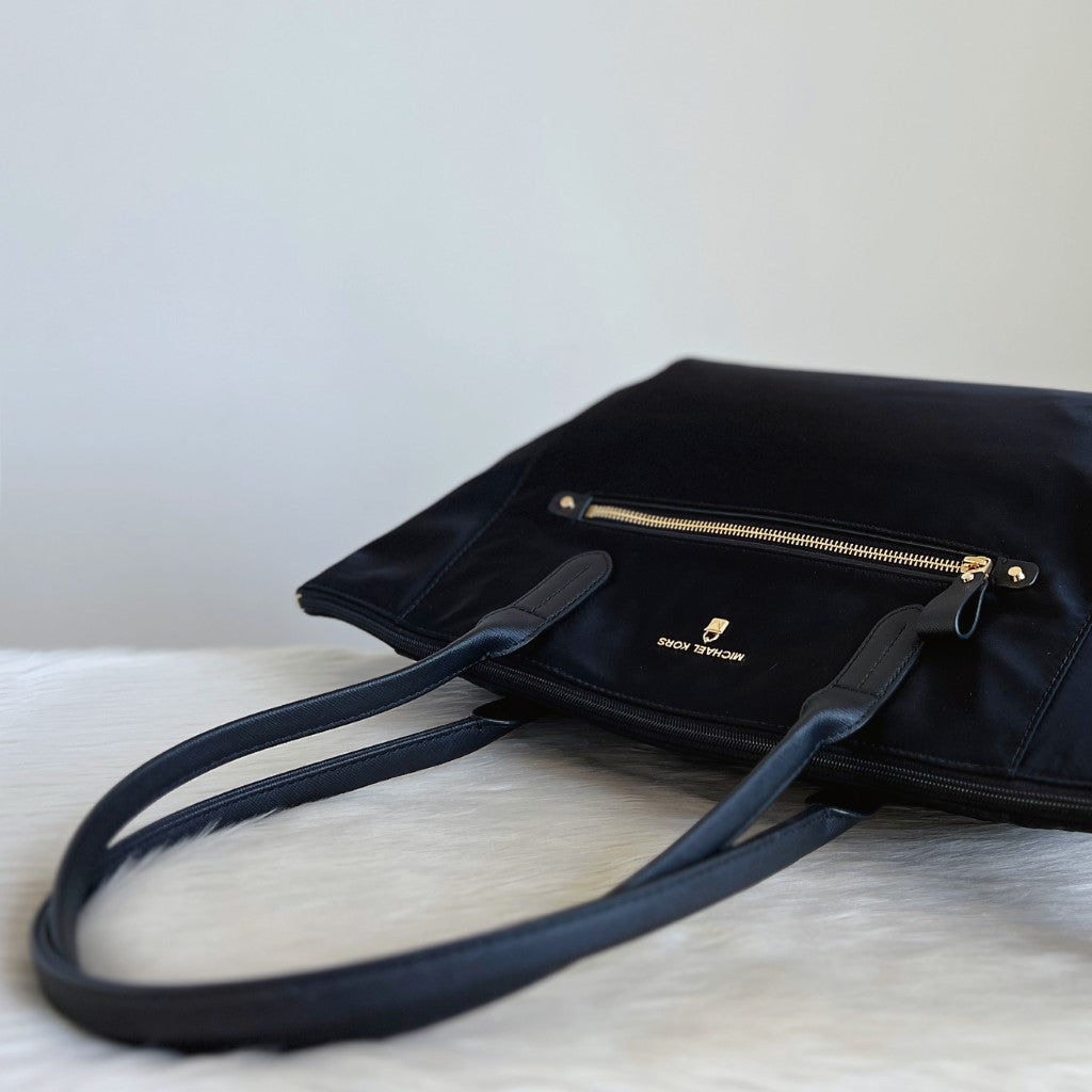 Michael Kors Black Front Zip Pocket Carryall Shoulder Bag Like New