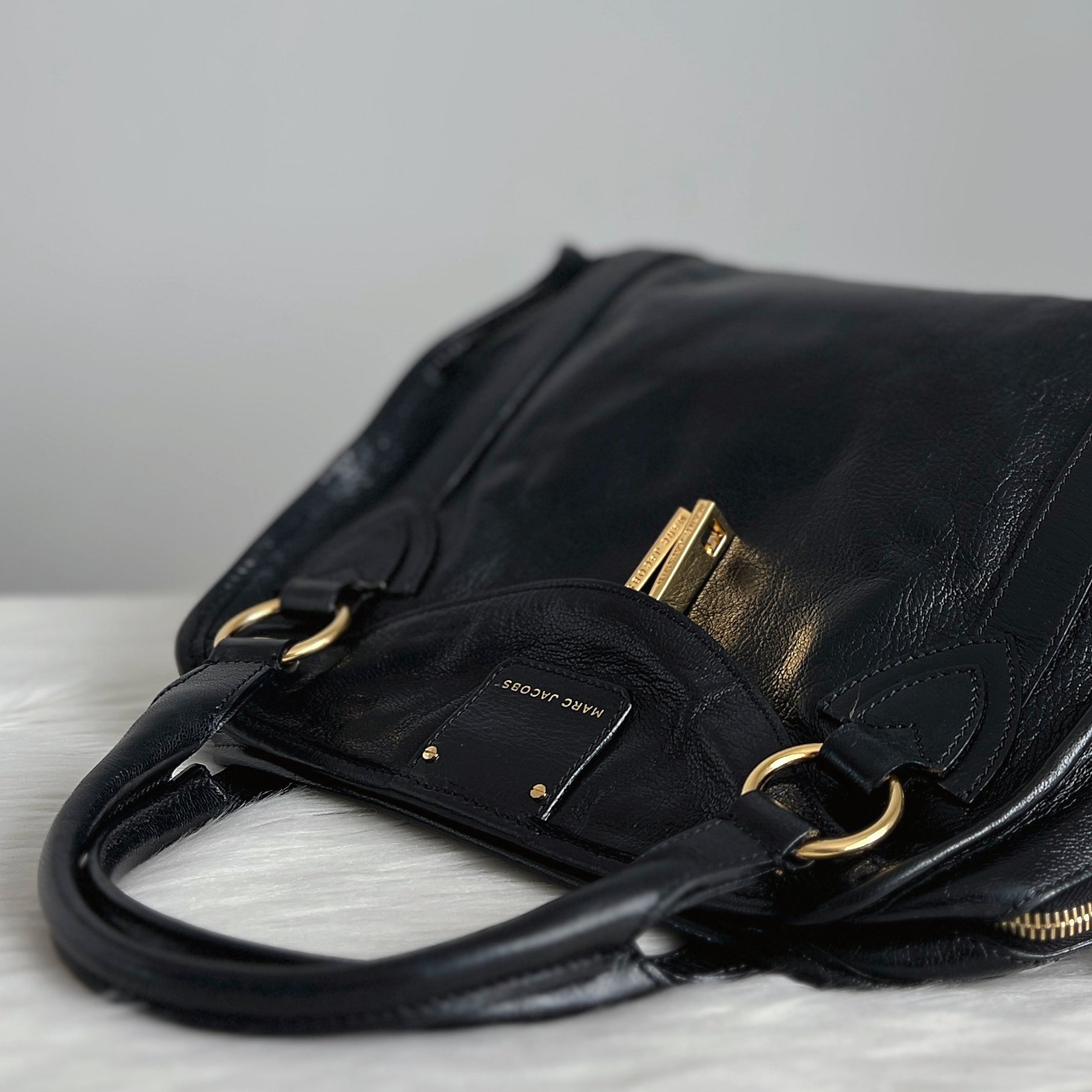 Marc Jacobs Black Leather Front Logo 2 Way Shoulder Bag Excellent