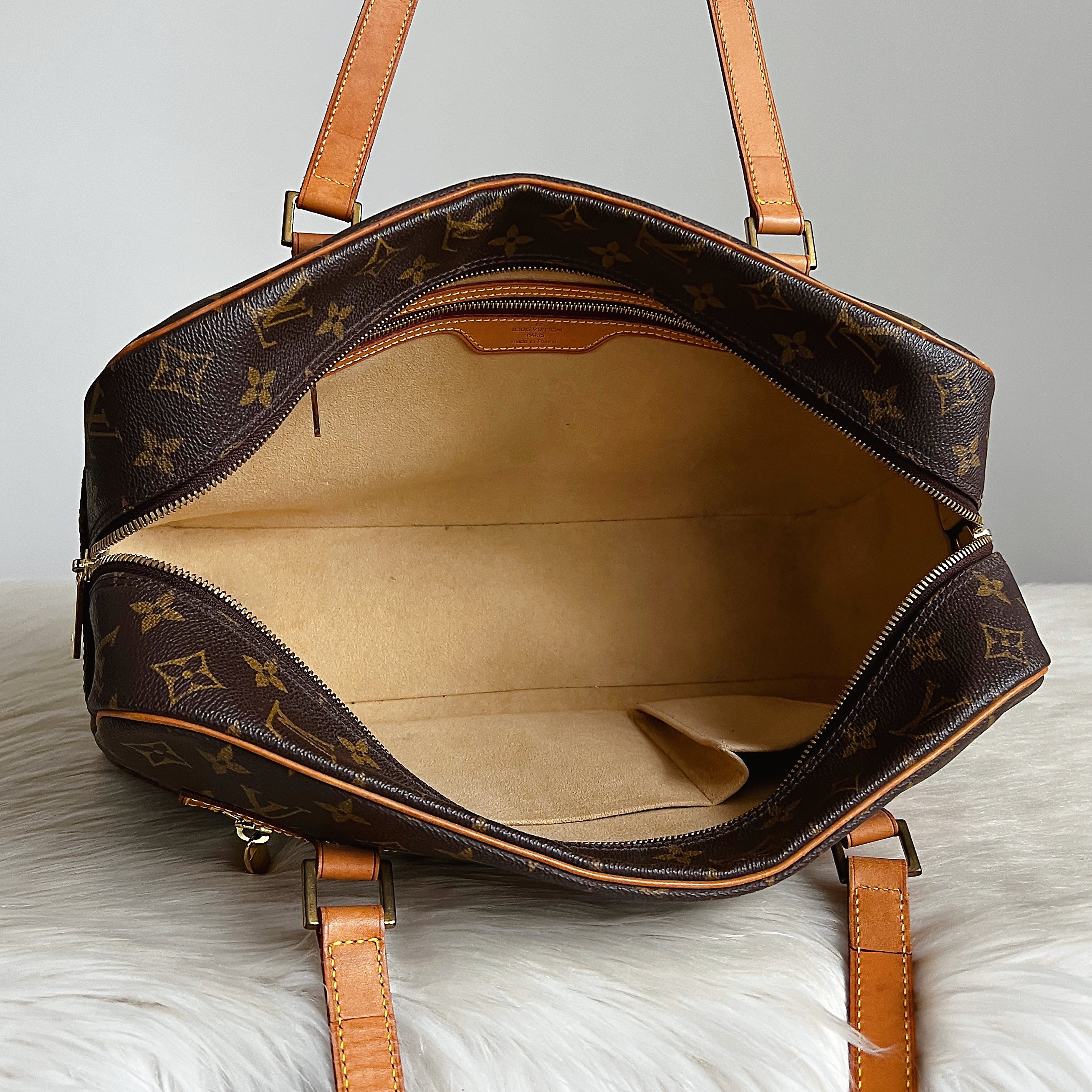 Louis Vuitton Signature Monogram Cite GM Shoulder Bag Excellent