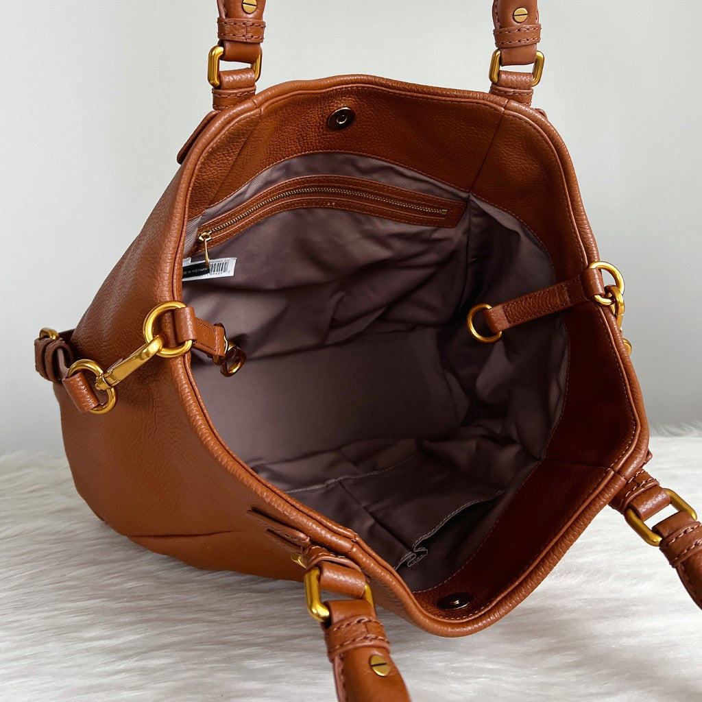 Marc Jacobs Caramel Leather Logo Detail 2 Way Shoulder Bag Like New