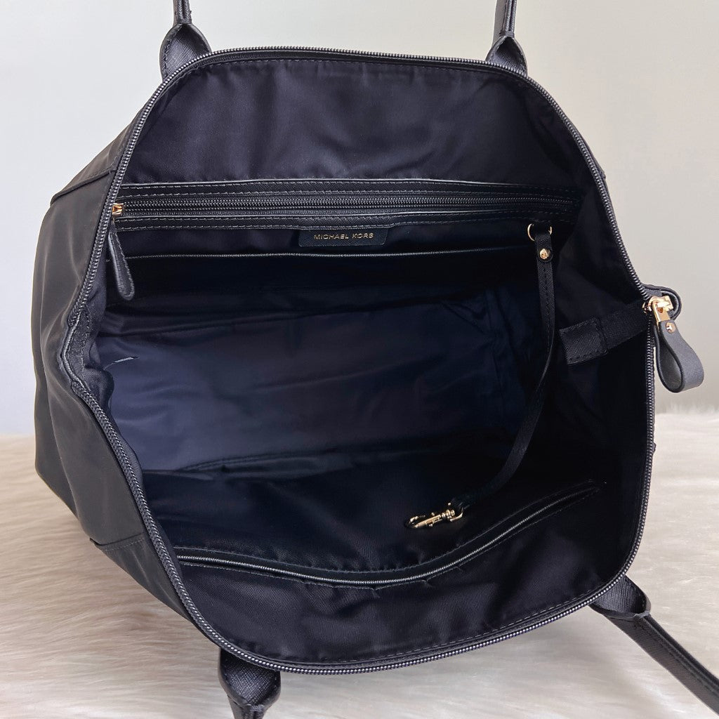 Michael Kors Black Front Zip Pocket Carryall Shoulder Bag Like New
