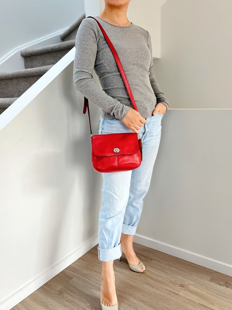 Coach Red Leather Turn Lock Flap Crossbody Shoulder Bag Excellent