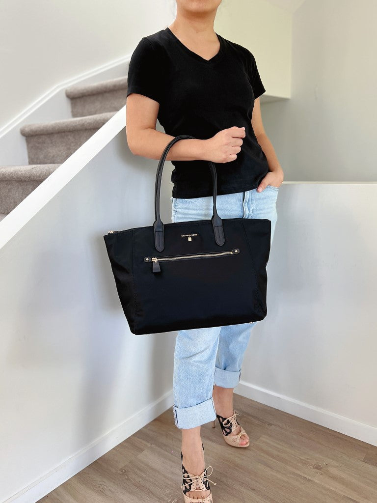 Michael Kors Black Front Zip Pocket Carryall Shoulder Bag Like New