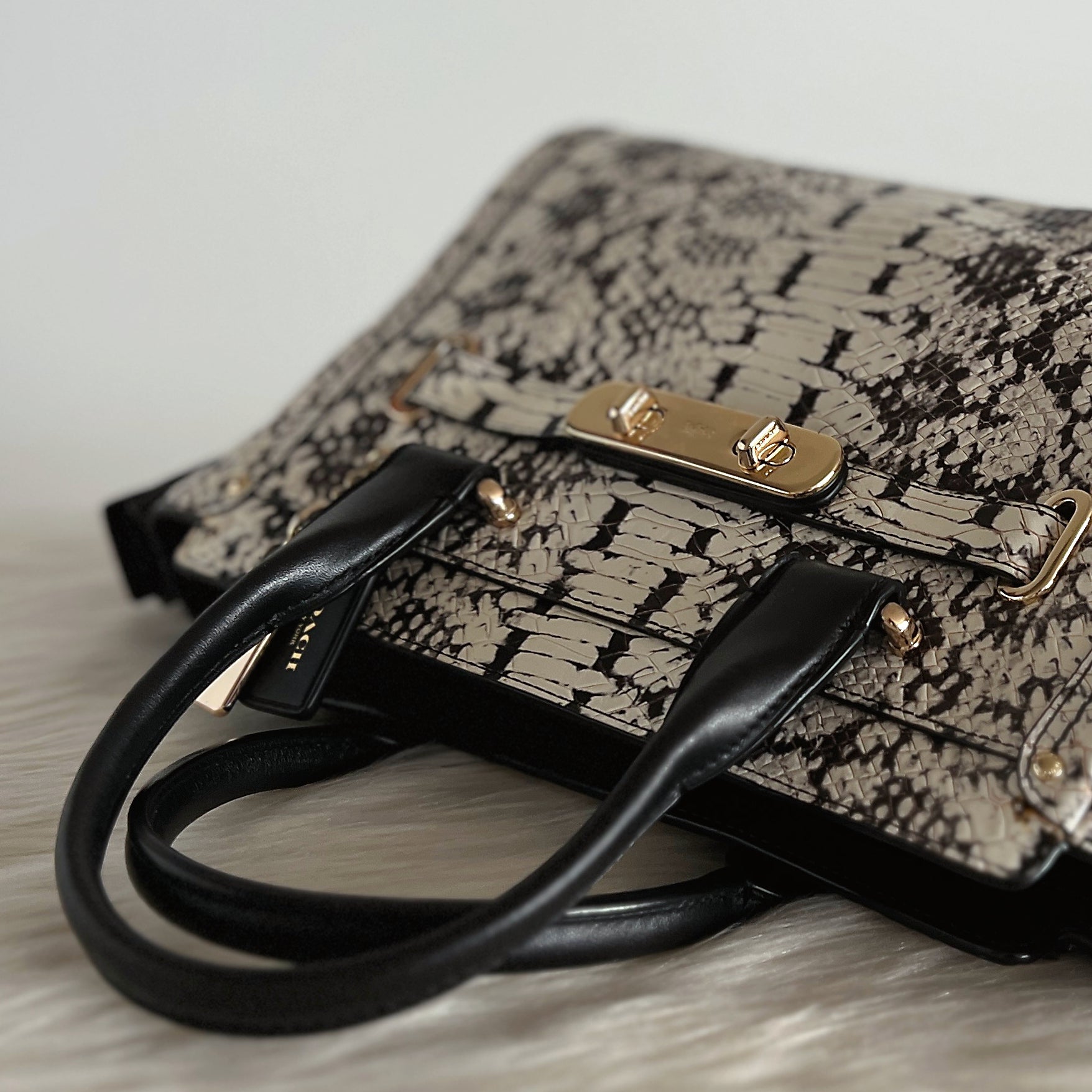 Coach Black Leather Python Pattern 2 Way Shoulder Bag Like New
