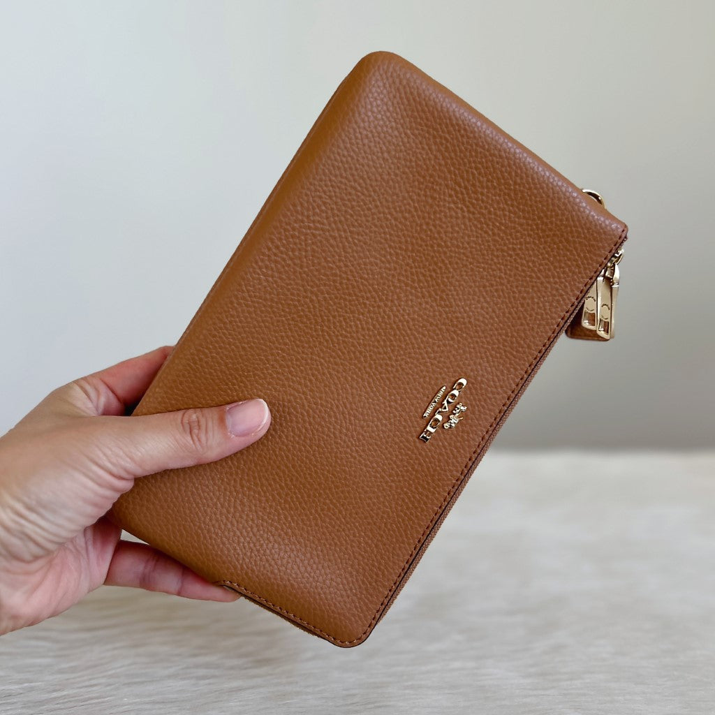 Coach Caramel Leather Front Logo Double Compartment Wallet Excellent
