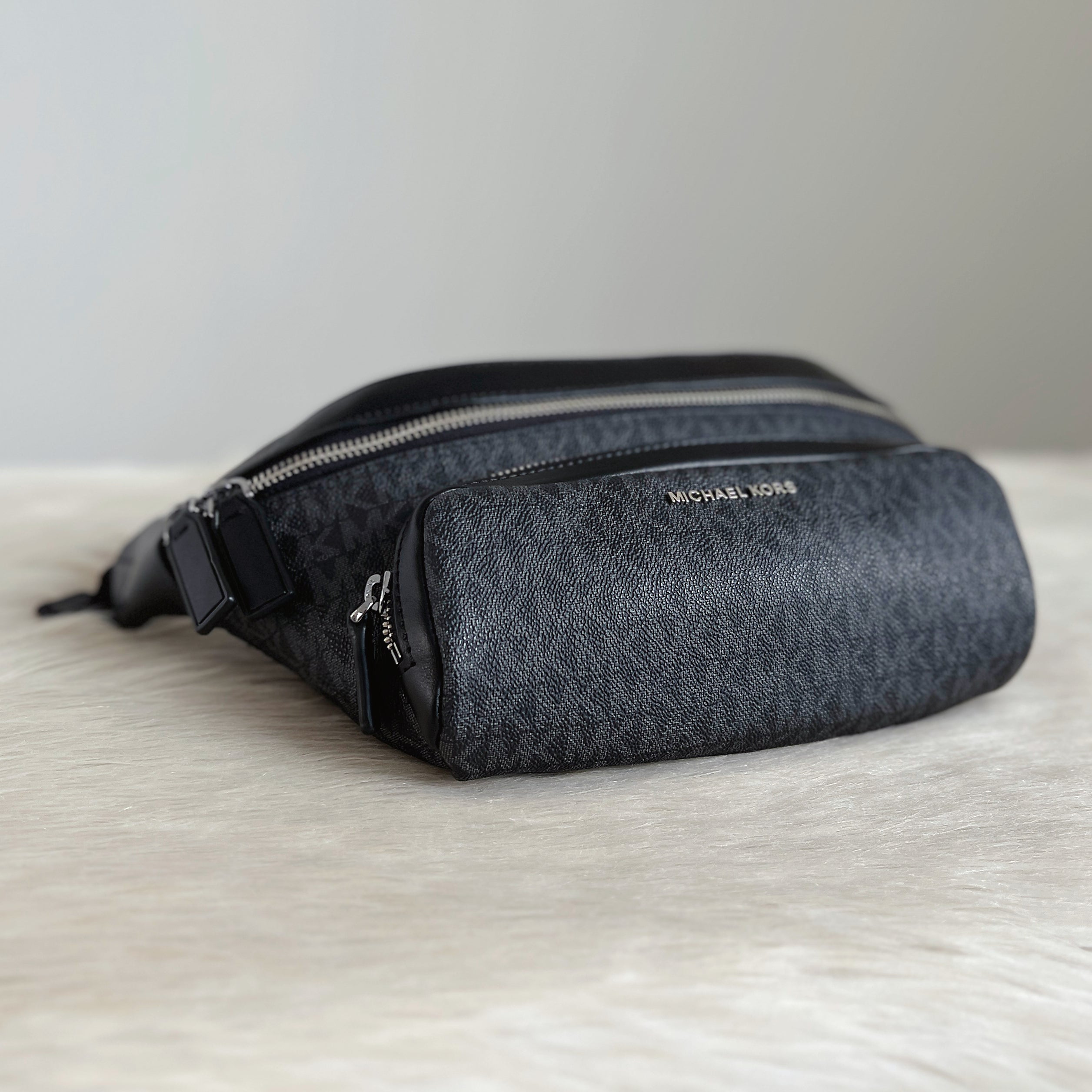 Michael Kors Black Leather Monogram Multi-Compartment Unisex Bum Bag Like New