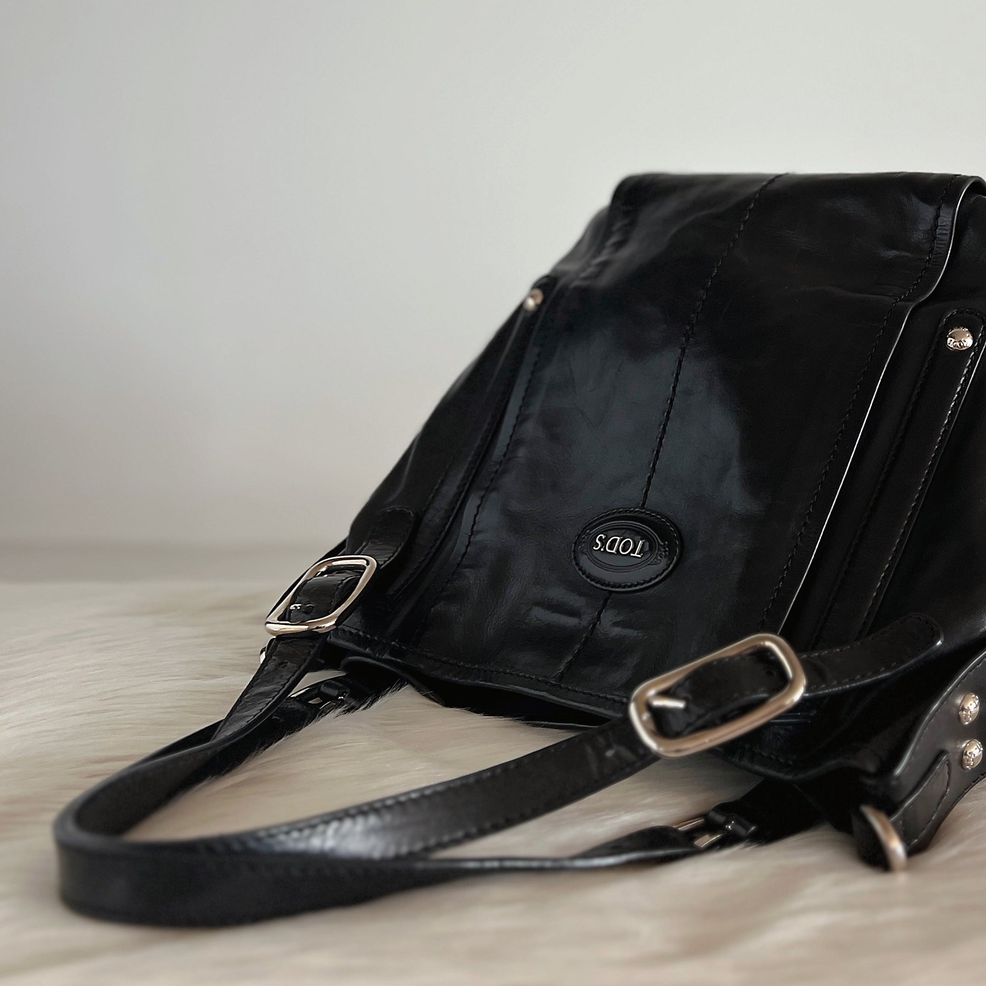 Tod's Black Leather Front Logo Side Buckle 2 Way Shoulder Bag Excellent