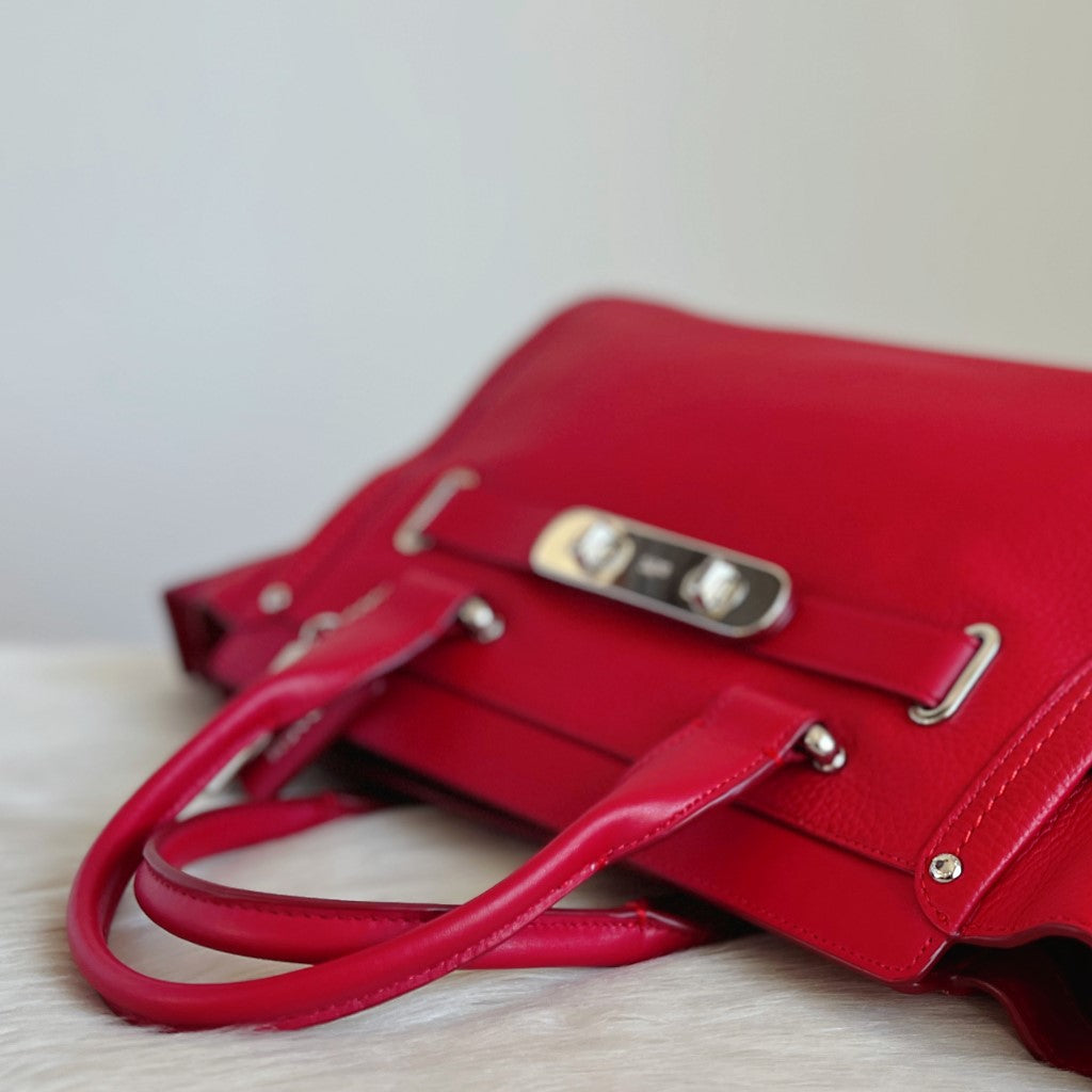 Coach Red Pebble Leather Turn Lock Detail Large 2 Way Shoulder Bag Like New