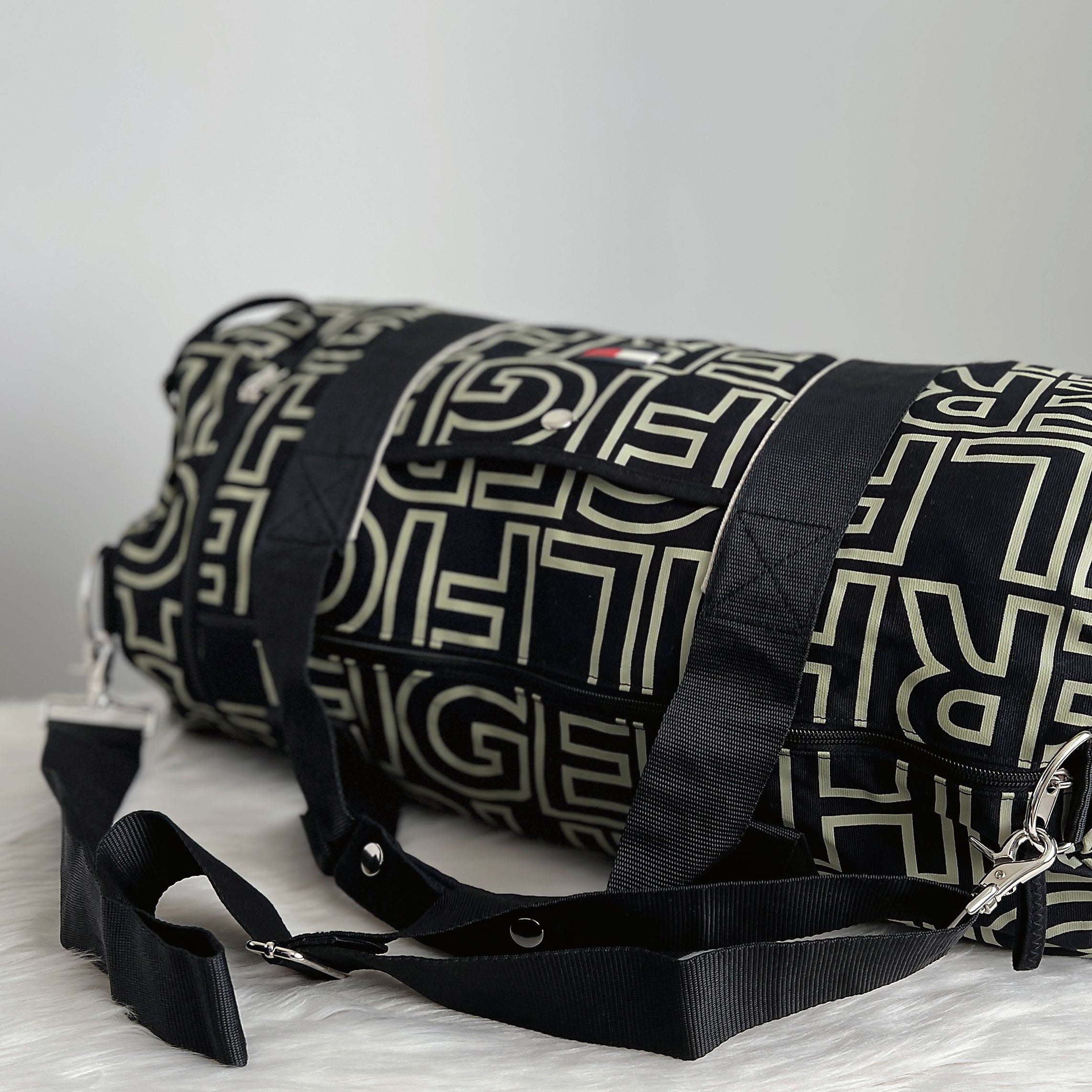 Tommy Hilfiger Patterned Canvas Keepall Large Travel Bag Excellent