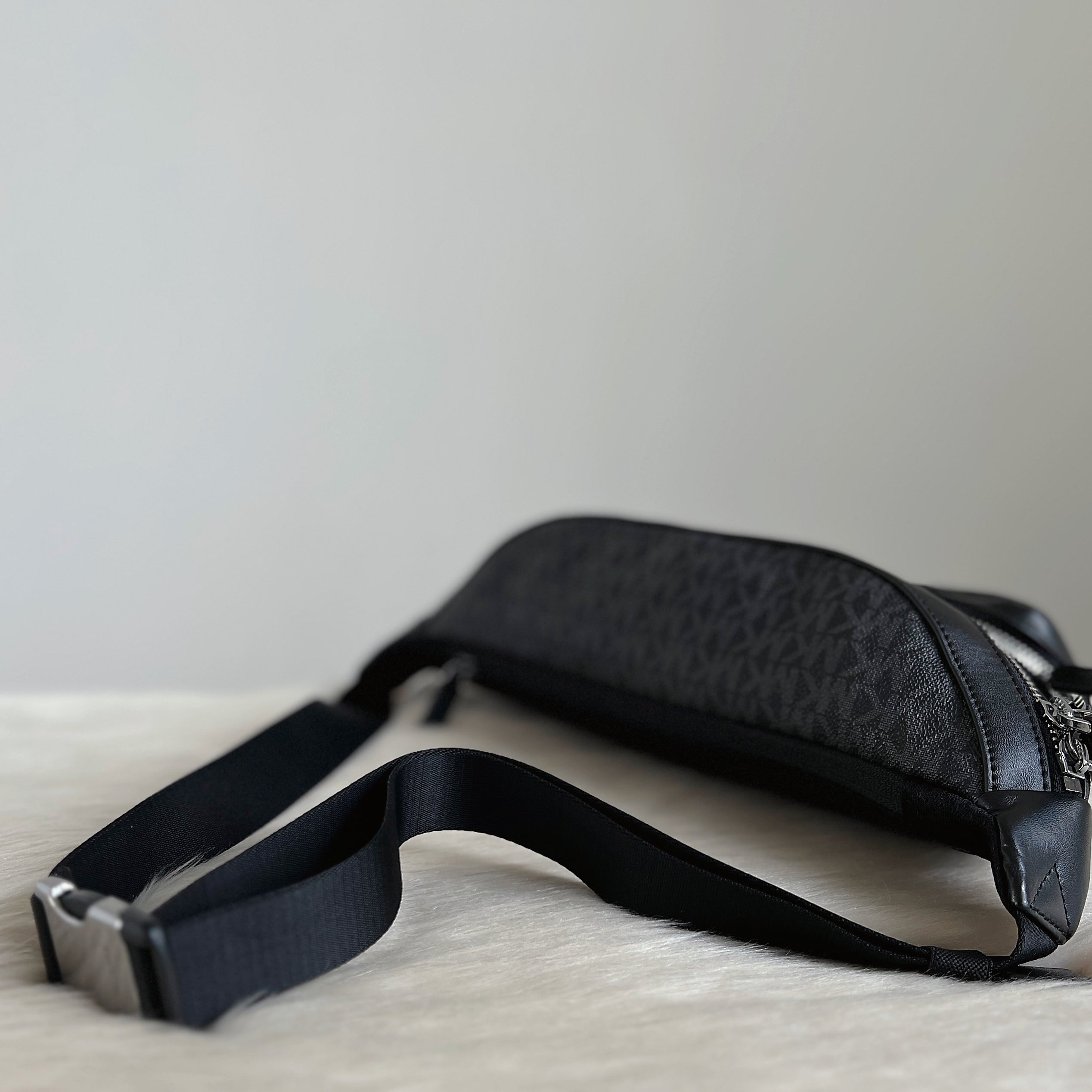 Michael Kors Black Leather Monogram Multi-Compartment Unisex Bum Bag Like New